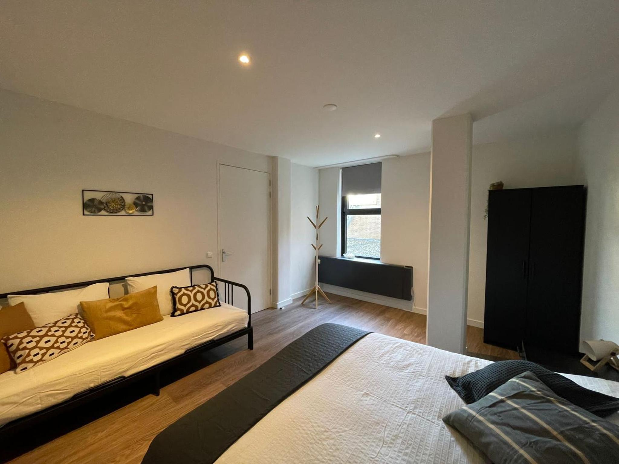 One-Bedroom Apartment - Photo 4