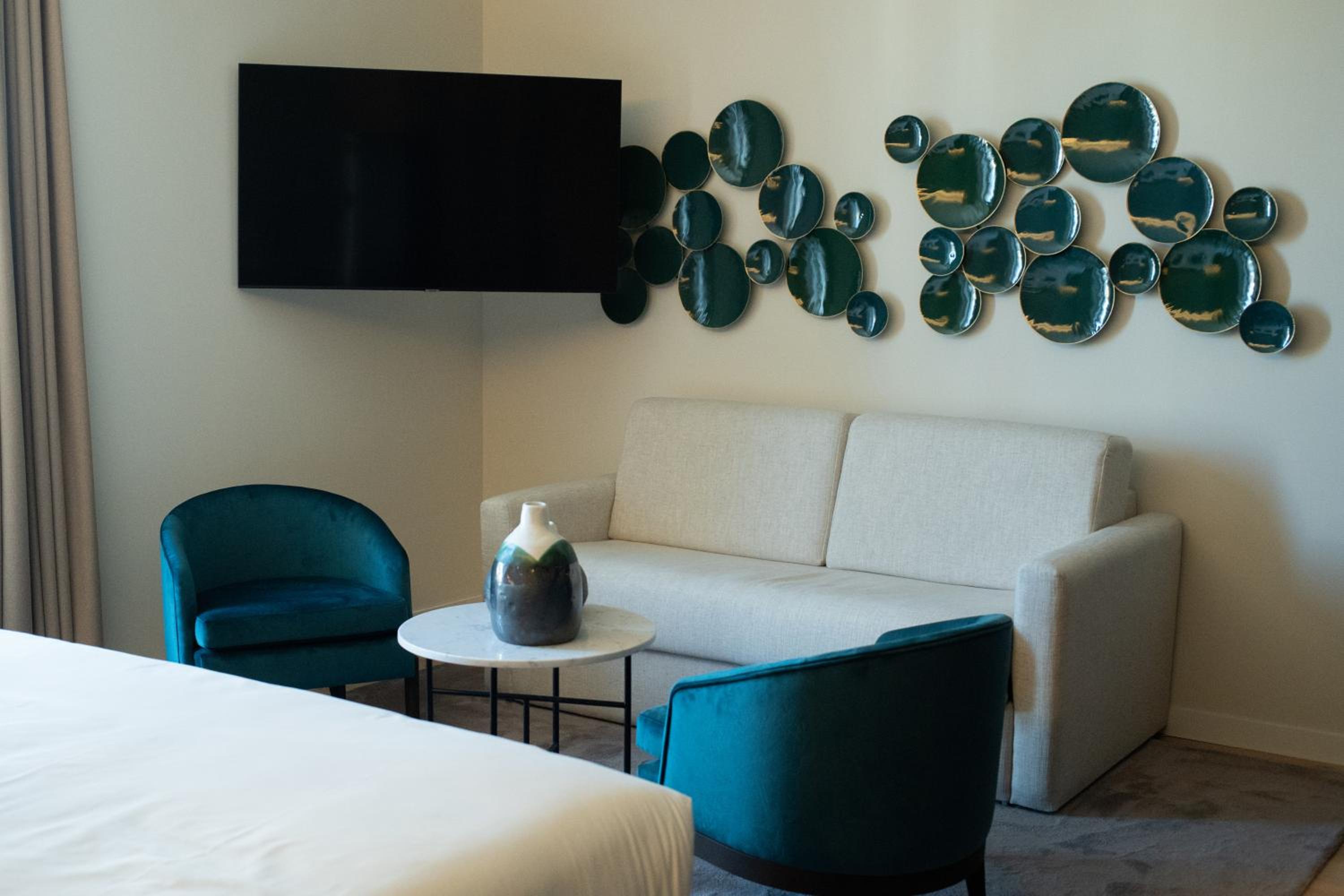 Executive Suite thumbnail 5
