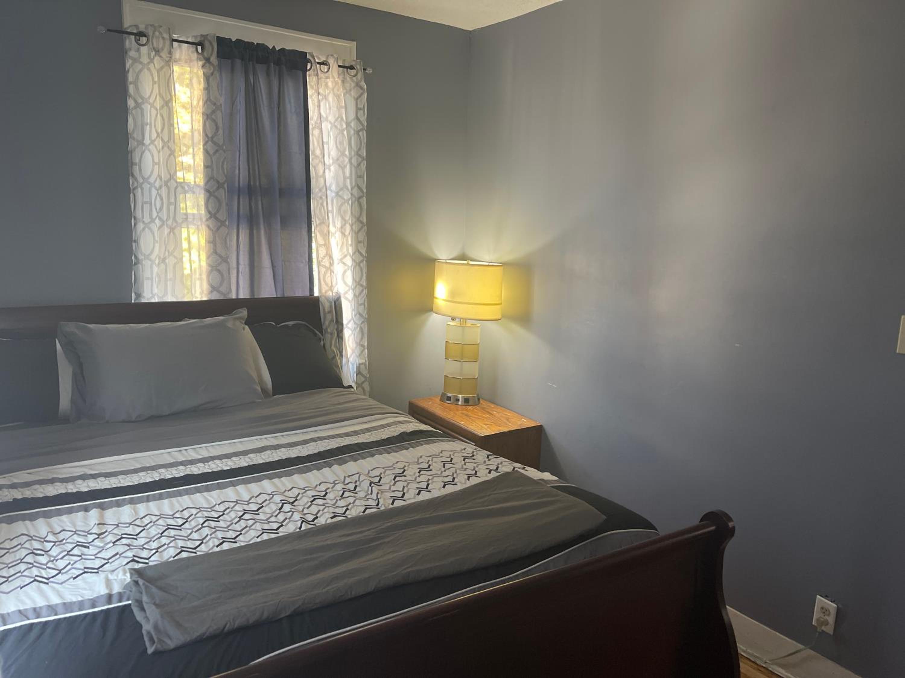 Queen Room photo 1