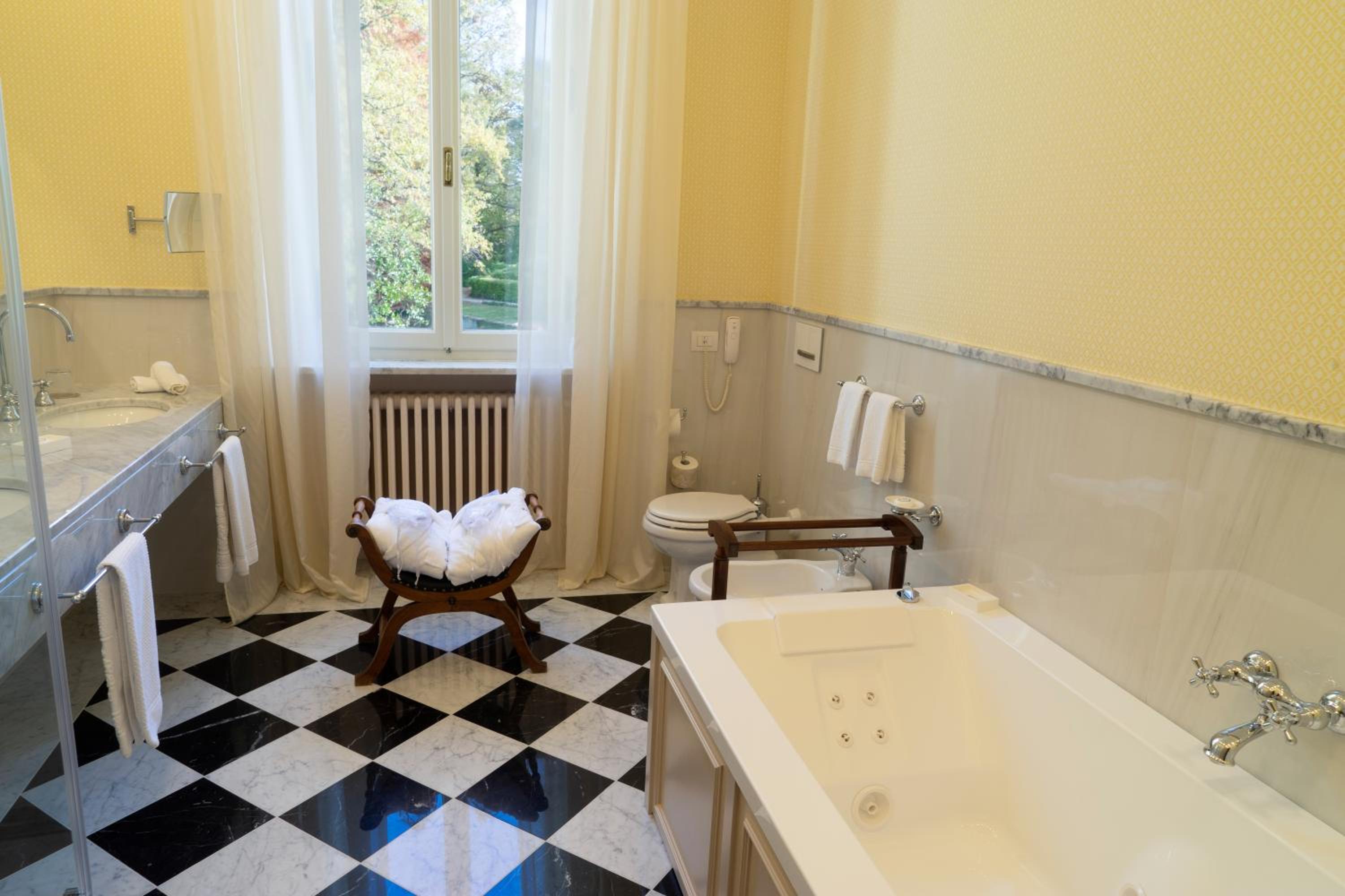 Superior Suite - Photo 3