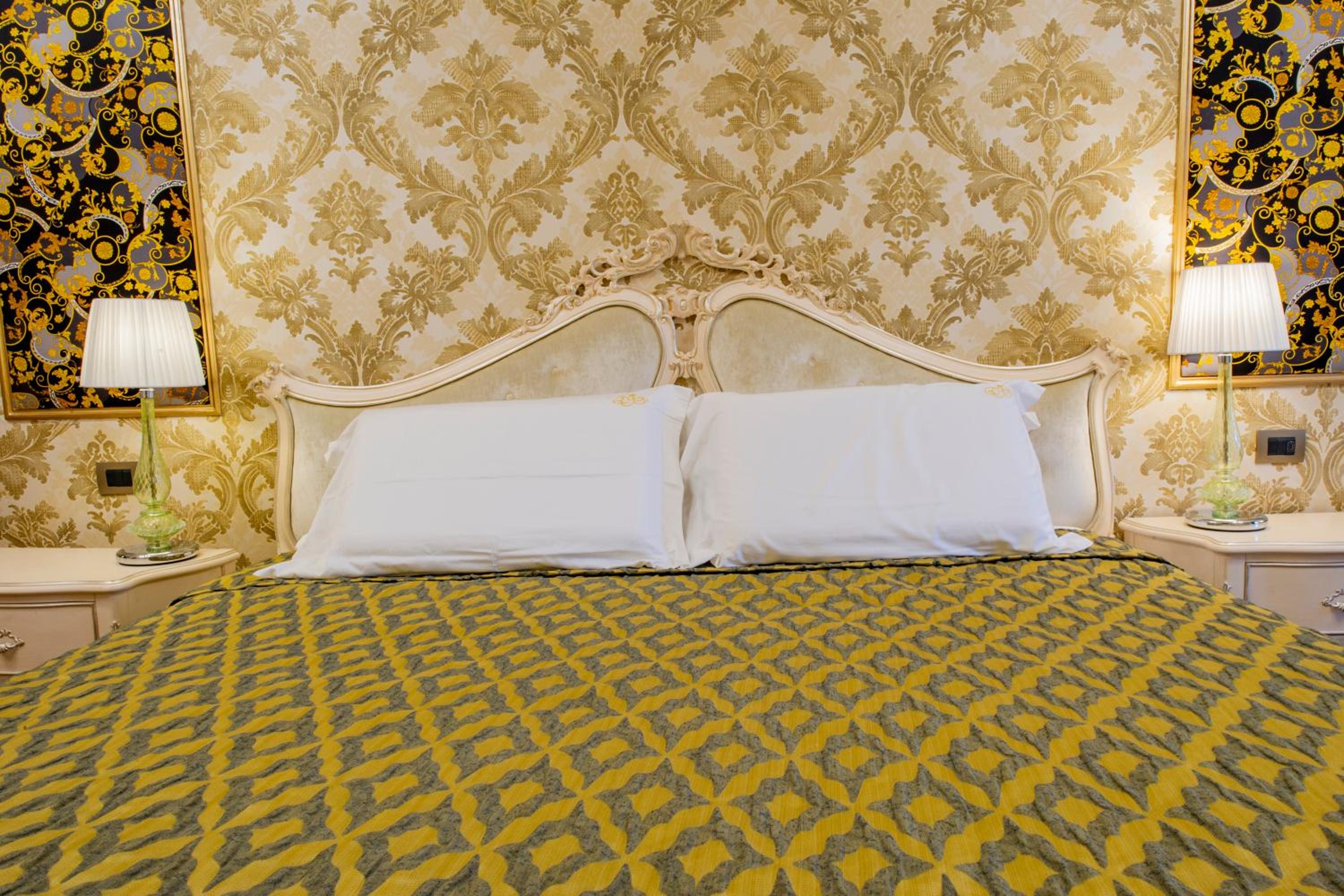 Junior Suite with Grand Canal View photo 2
