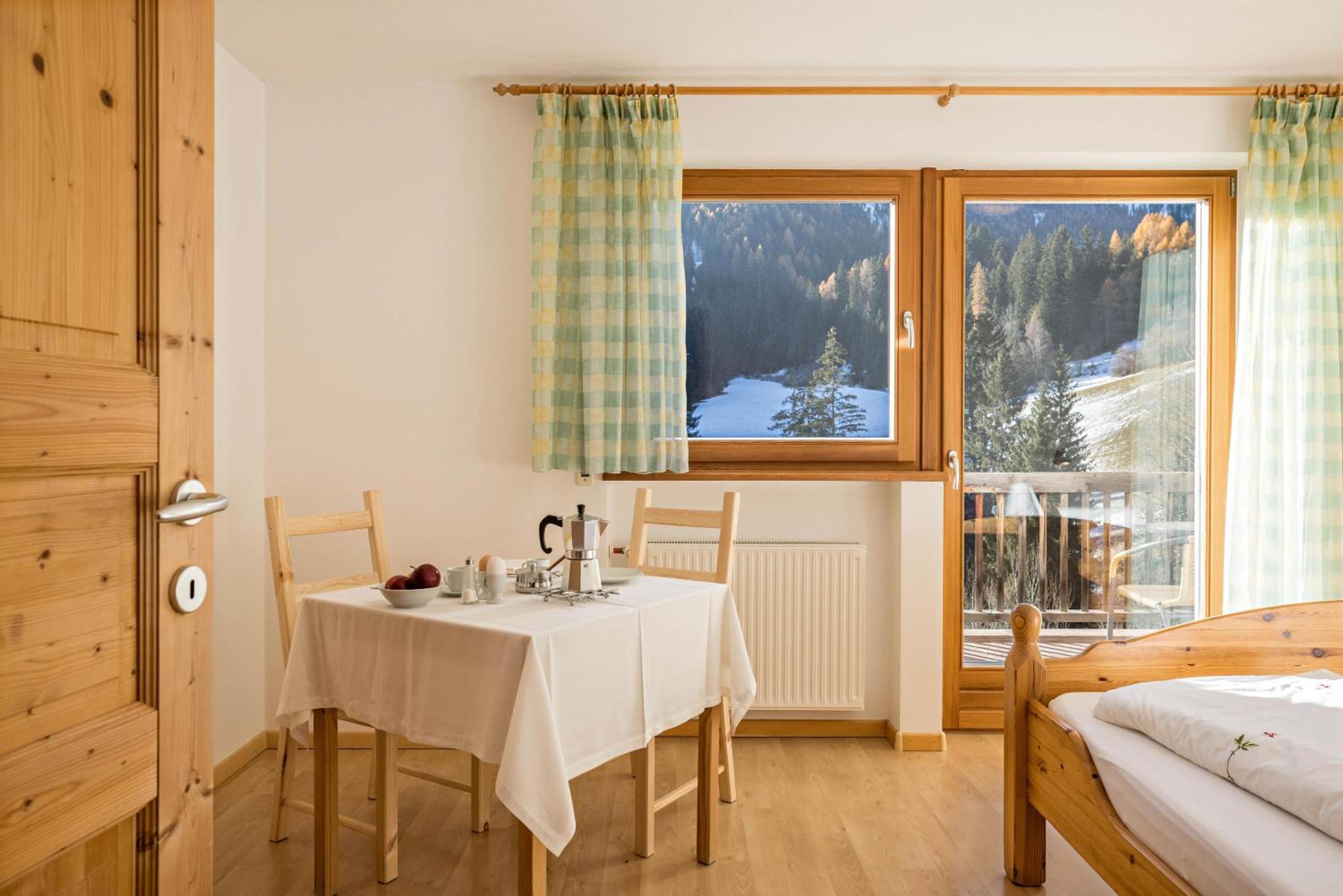 Two-Bedroom Deluxe Apartment with Garden View photo 1