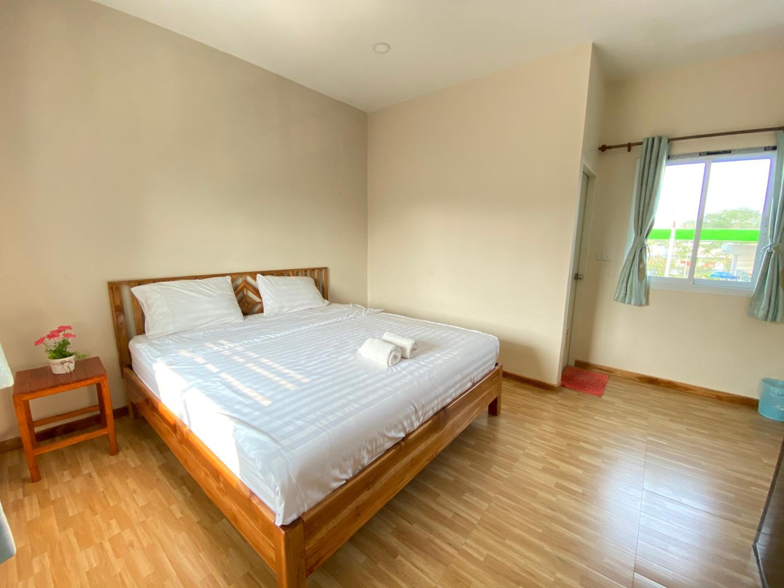 Double Room with Private Bathroom - Photo 3