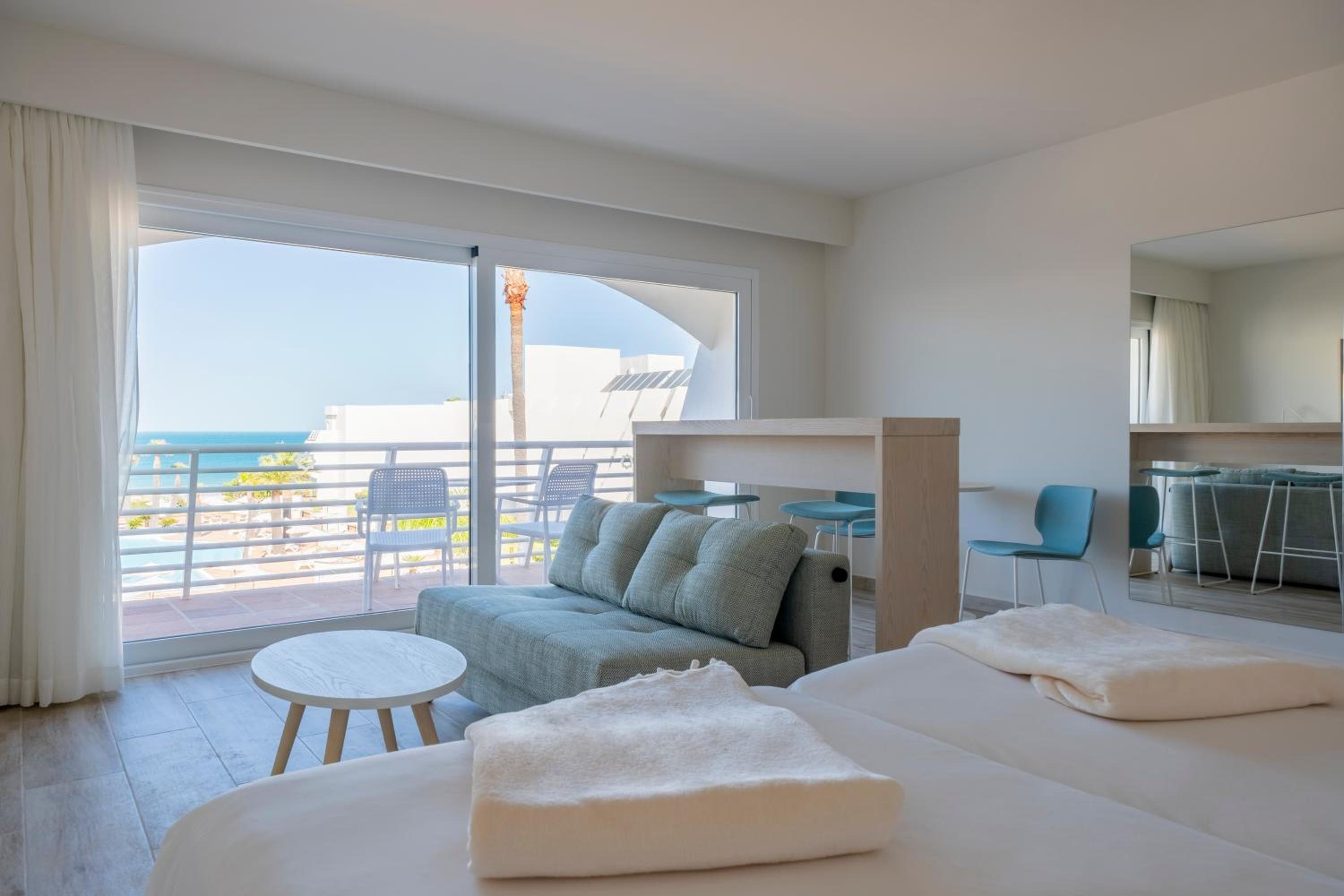 Junior Suite with Sea View - Photo 1