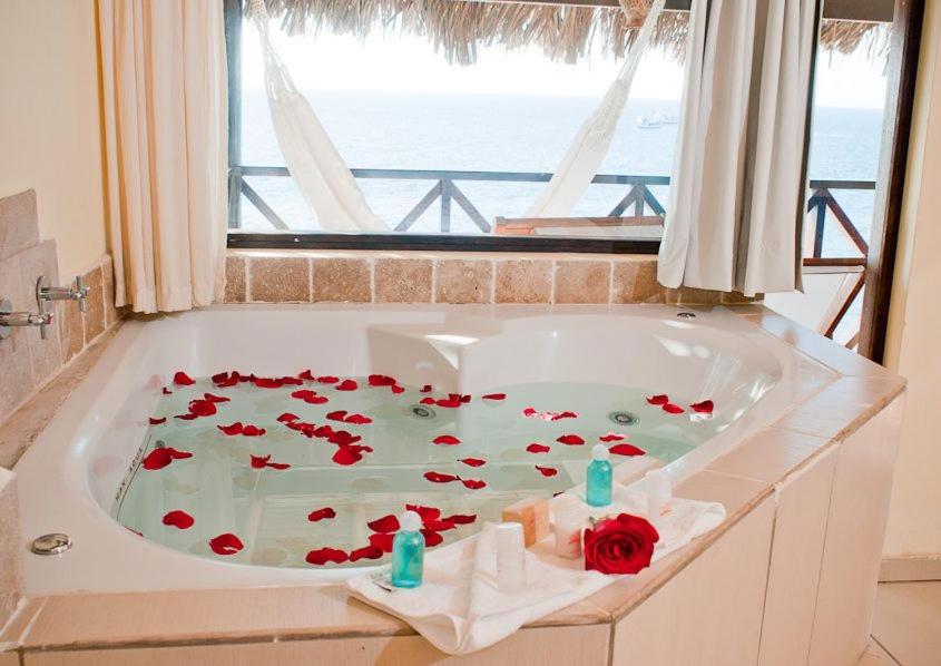 Junior Suite with Sea View - Photo 4