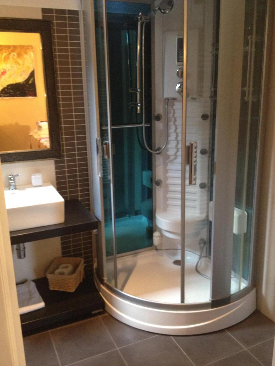 Deluxe Double Room with Shower