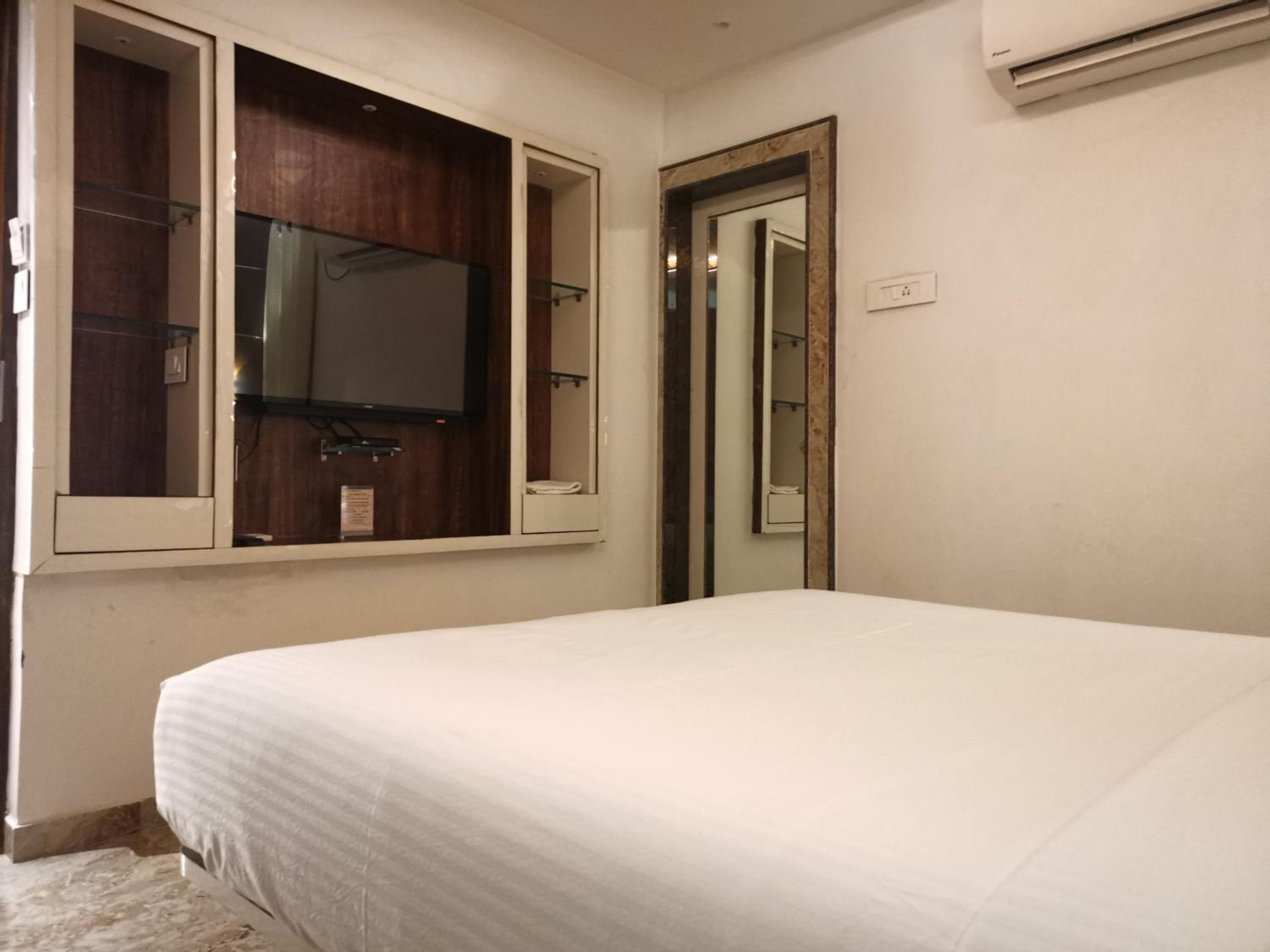 Deluxe room without balcony - Photo 10