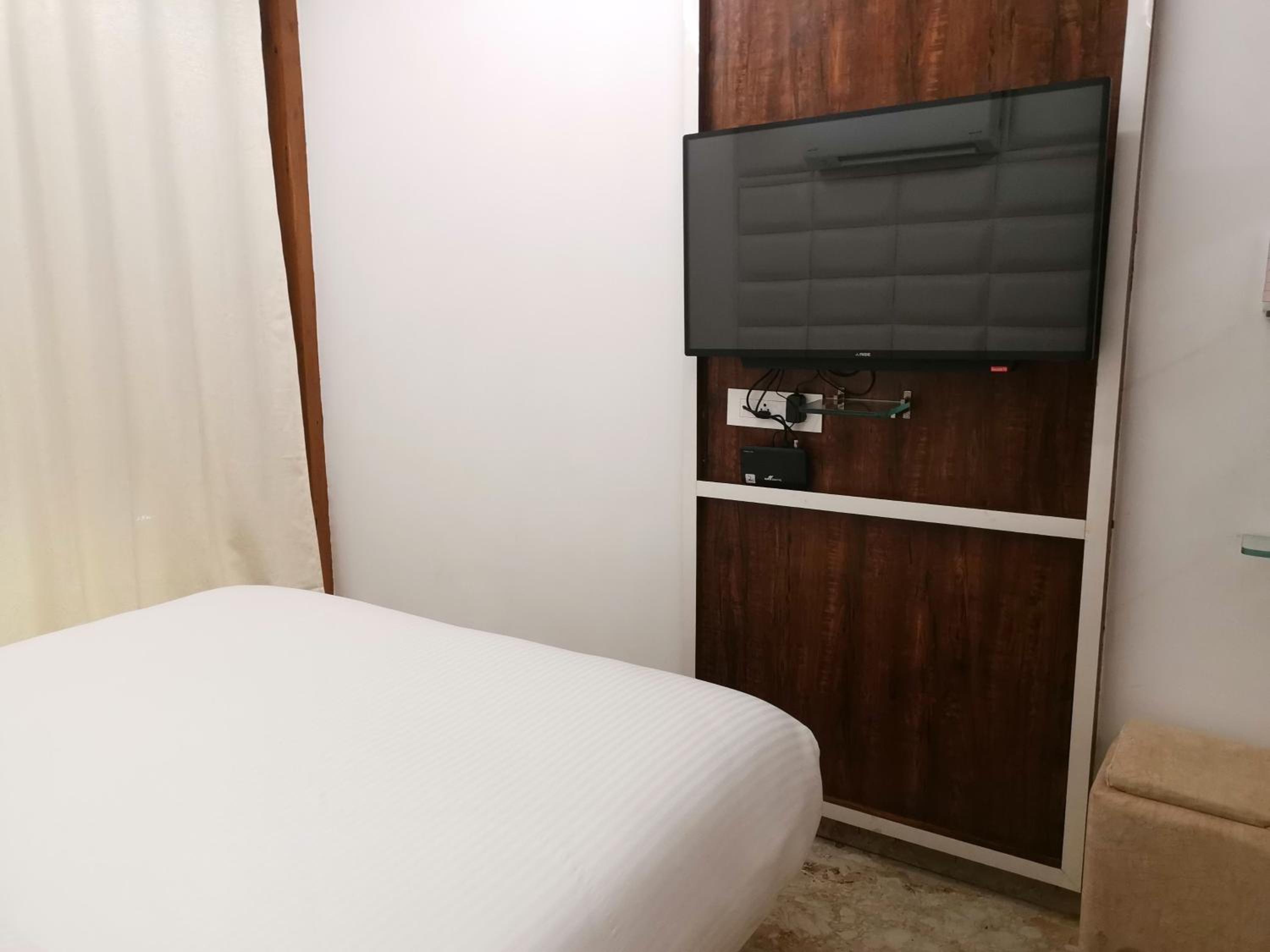 Deluxe room without balcony - Photo 13