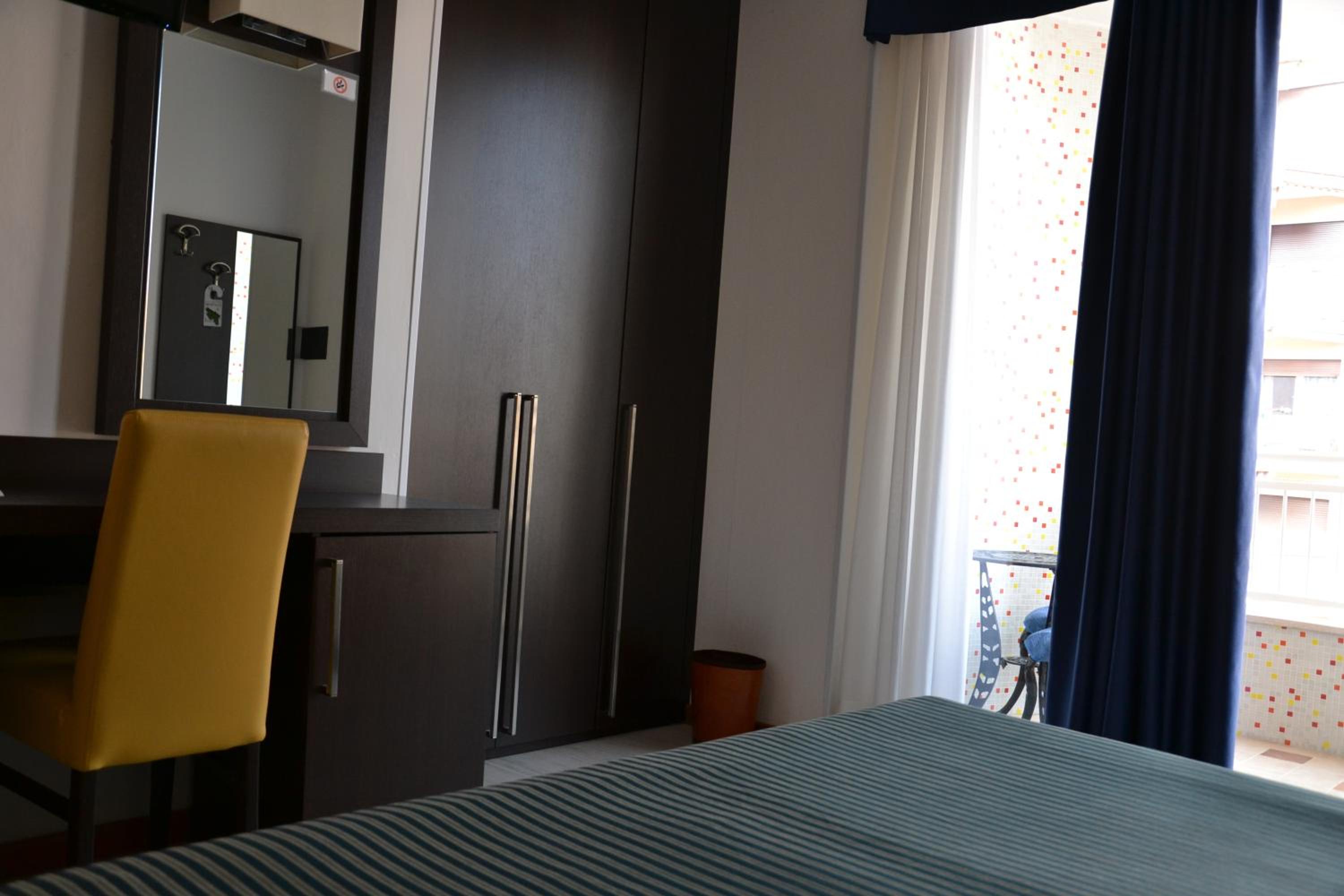 Superior Quadruple Room - Photo 7