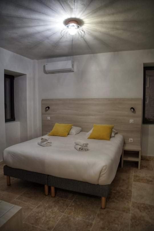 Double Room with Private Bathroom - Photo 2