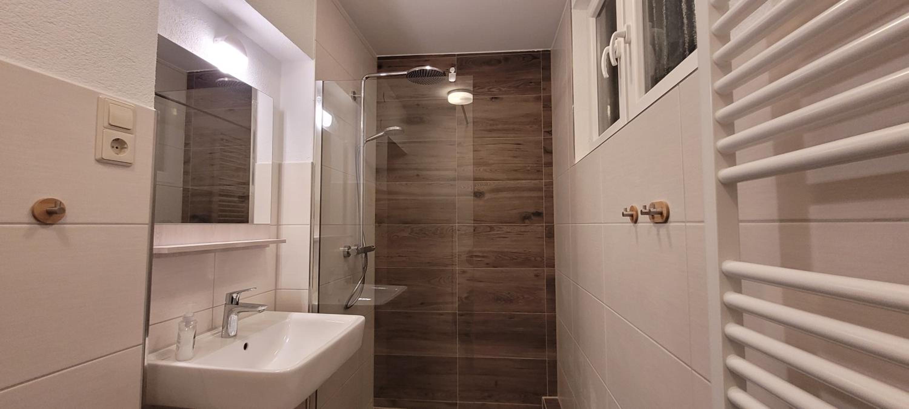 Apartment with Terrace - Photo 28