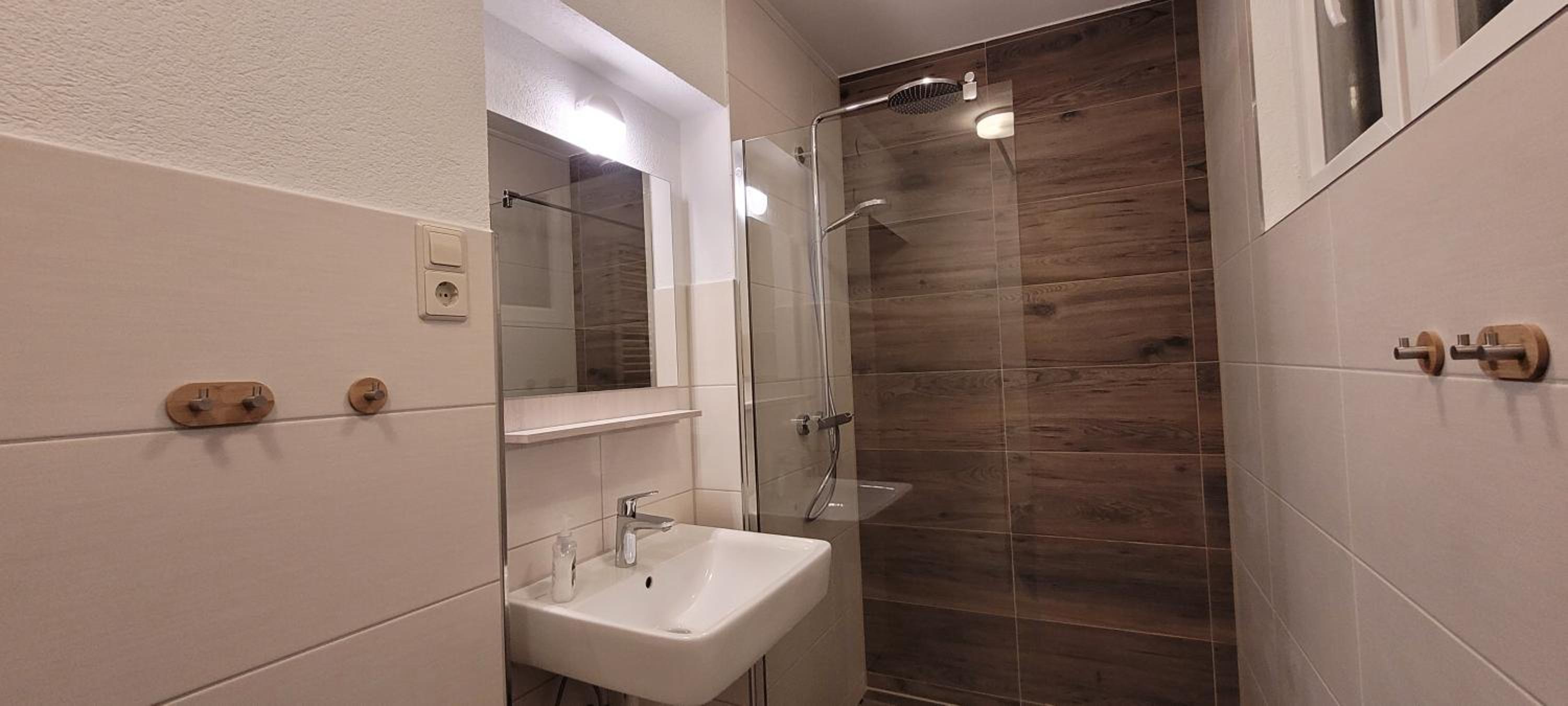 Apartment with Terrace - Photo 19