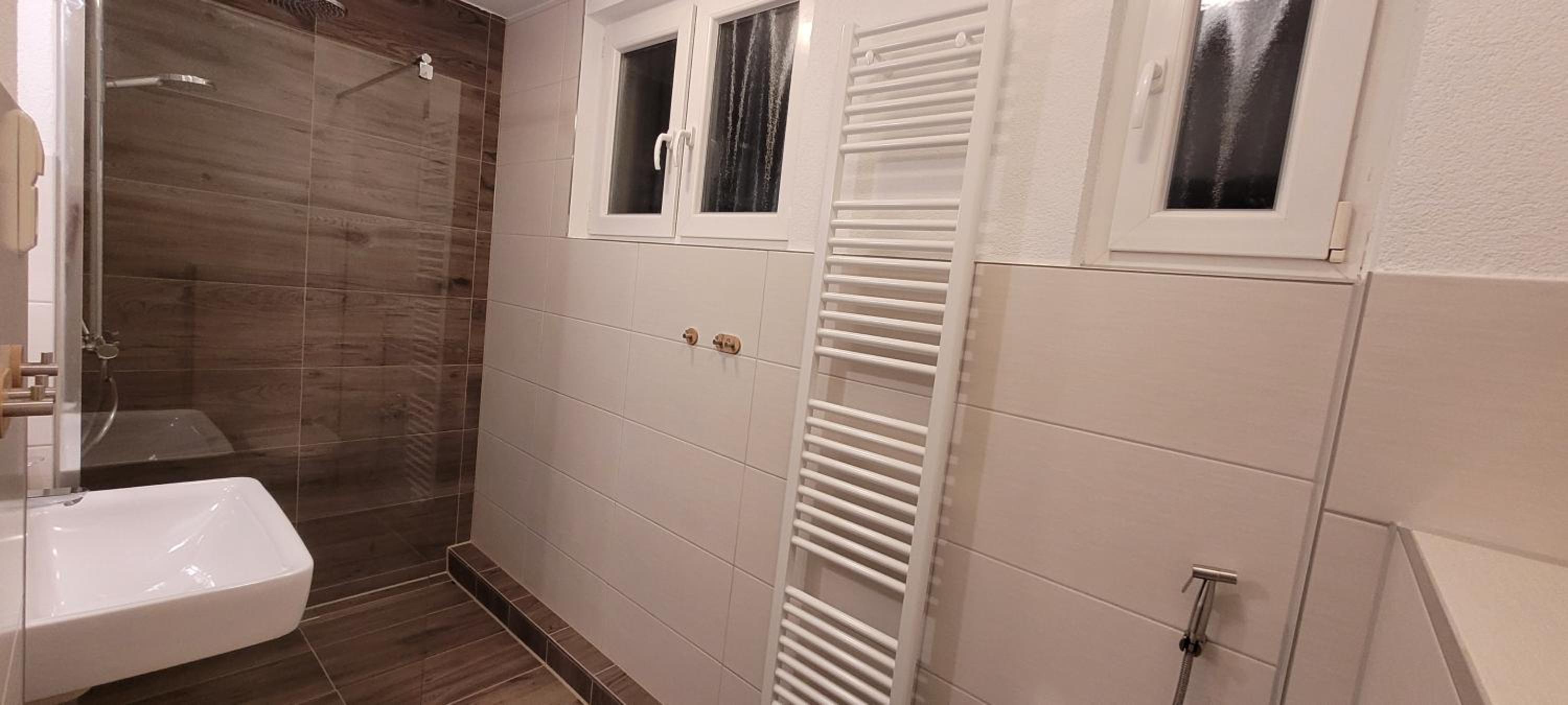 Apartment with Terrace - Photo 33