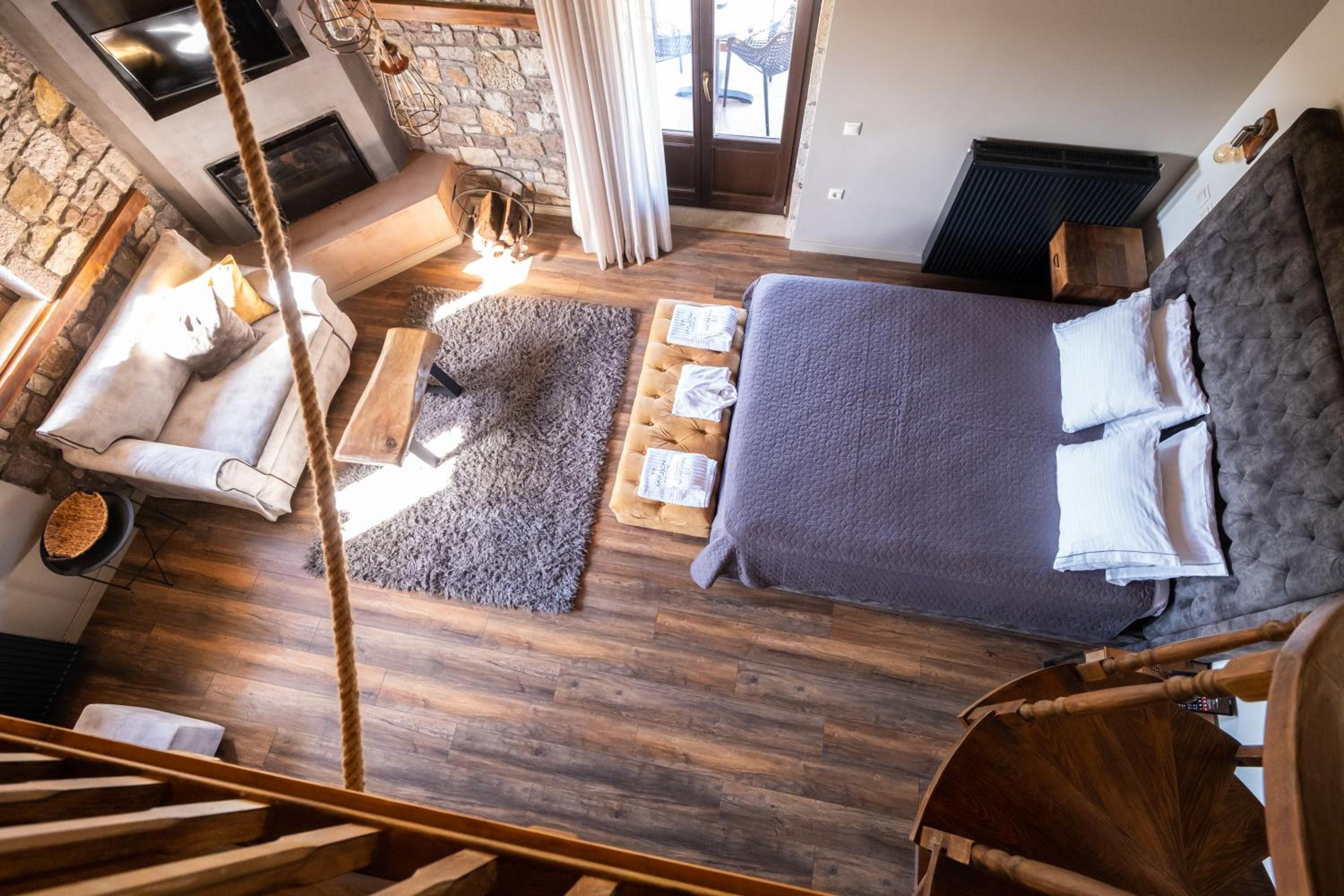 Superior King Suite photo 1
