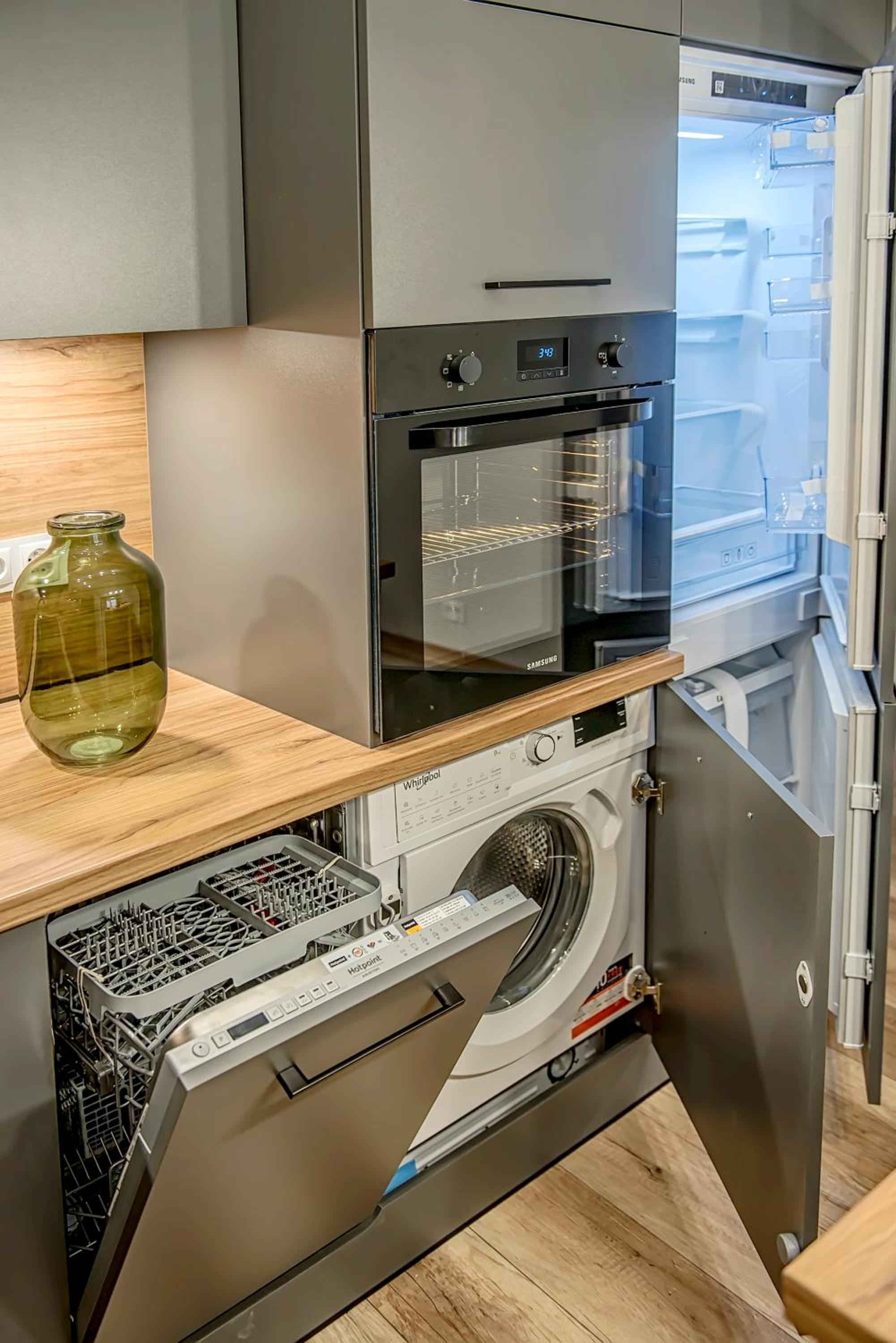 One-Bedroom Apartment - Photo 7