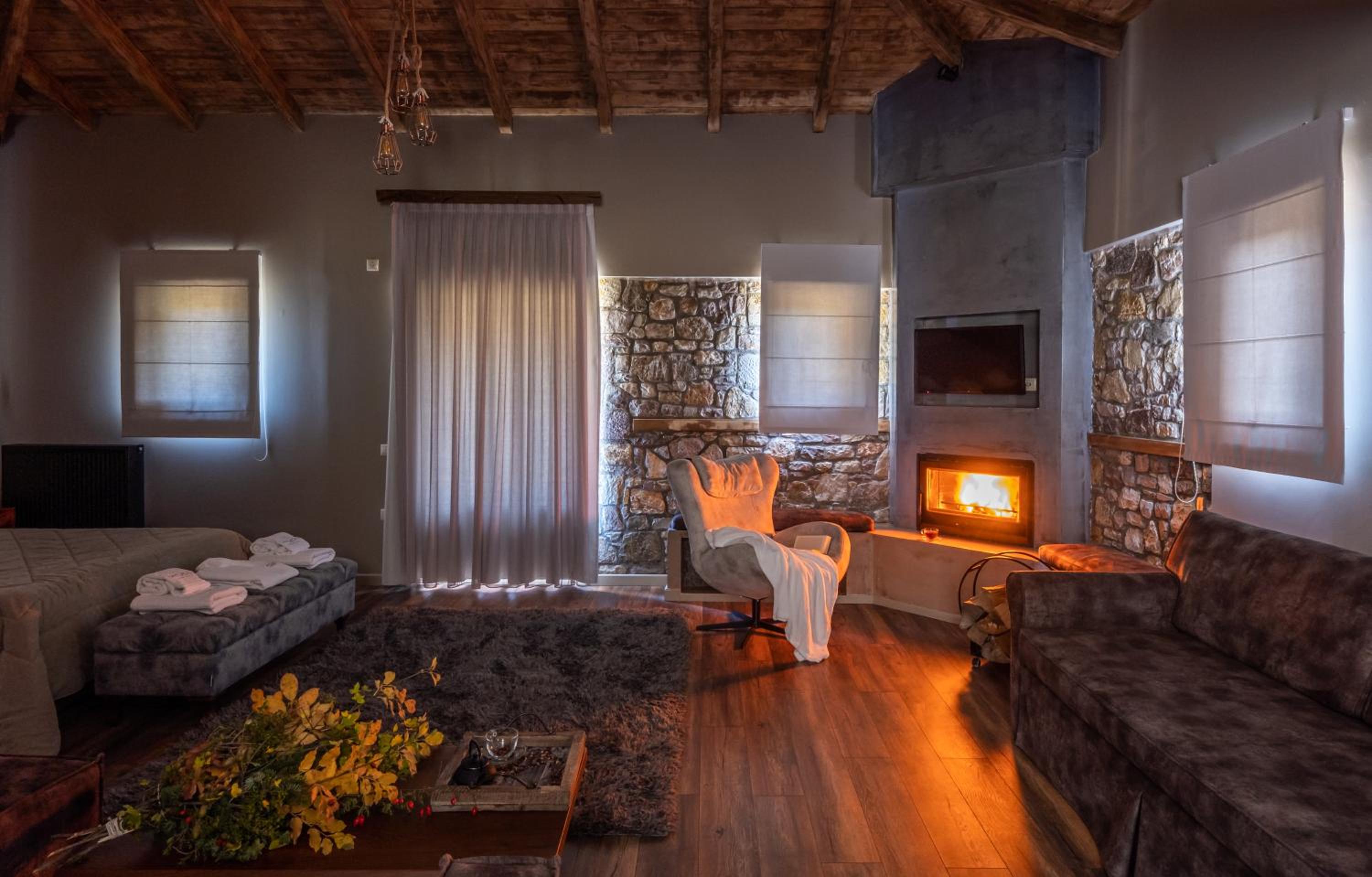 Executive Suite - Photo 2