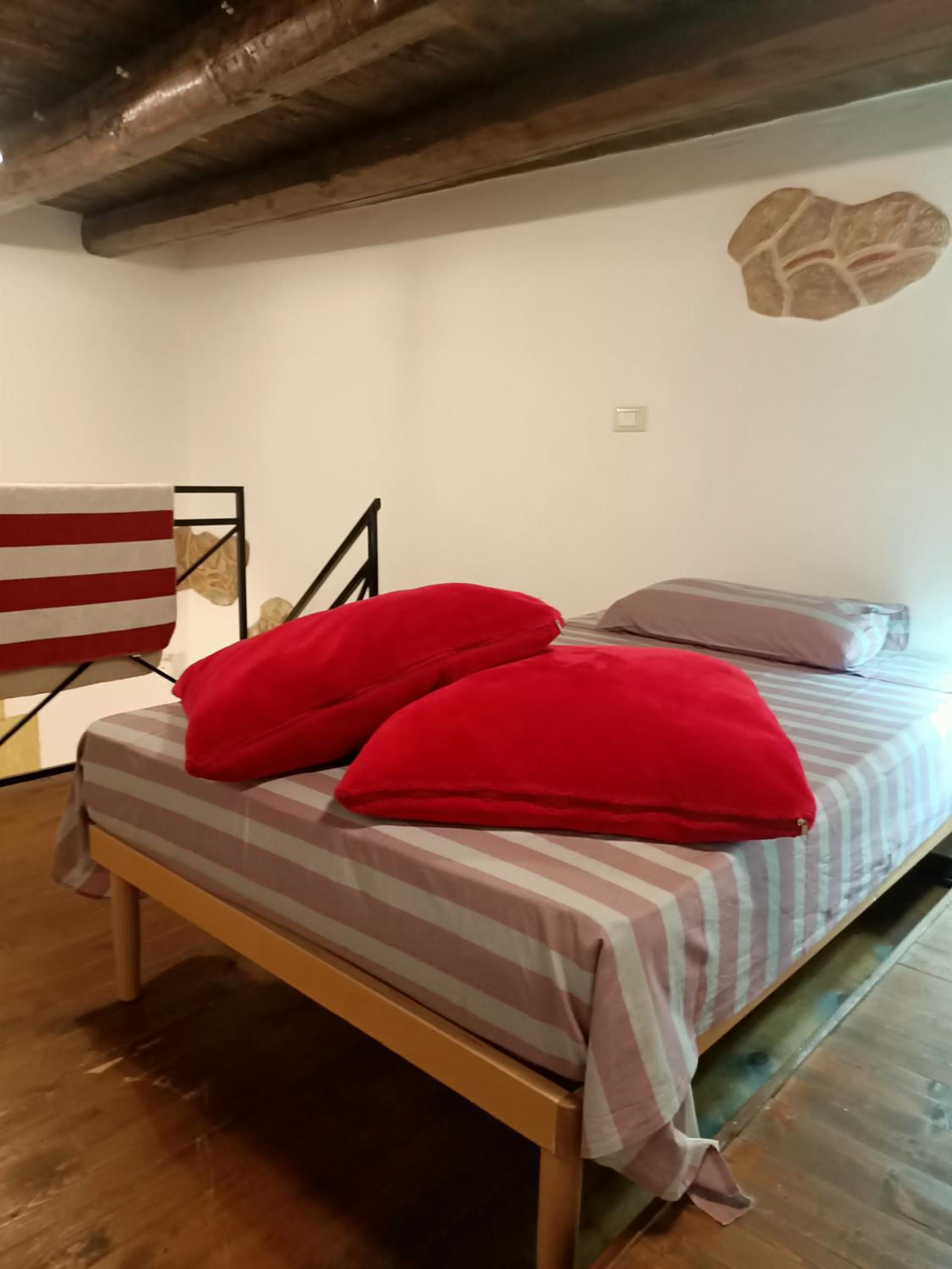 Deluxe Room (2 Adults + 1 Child) - Photo 10