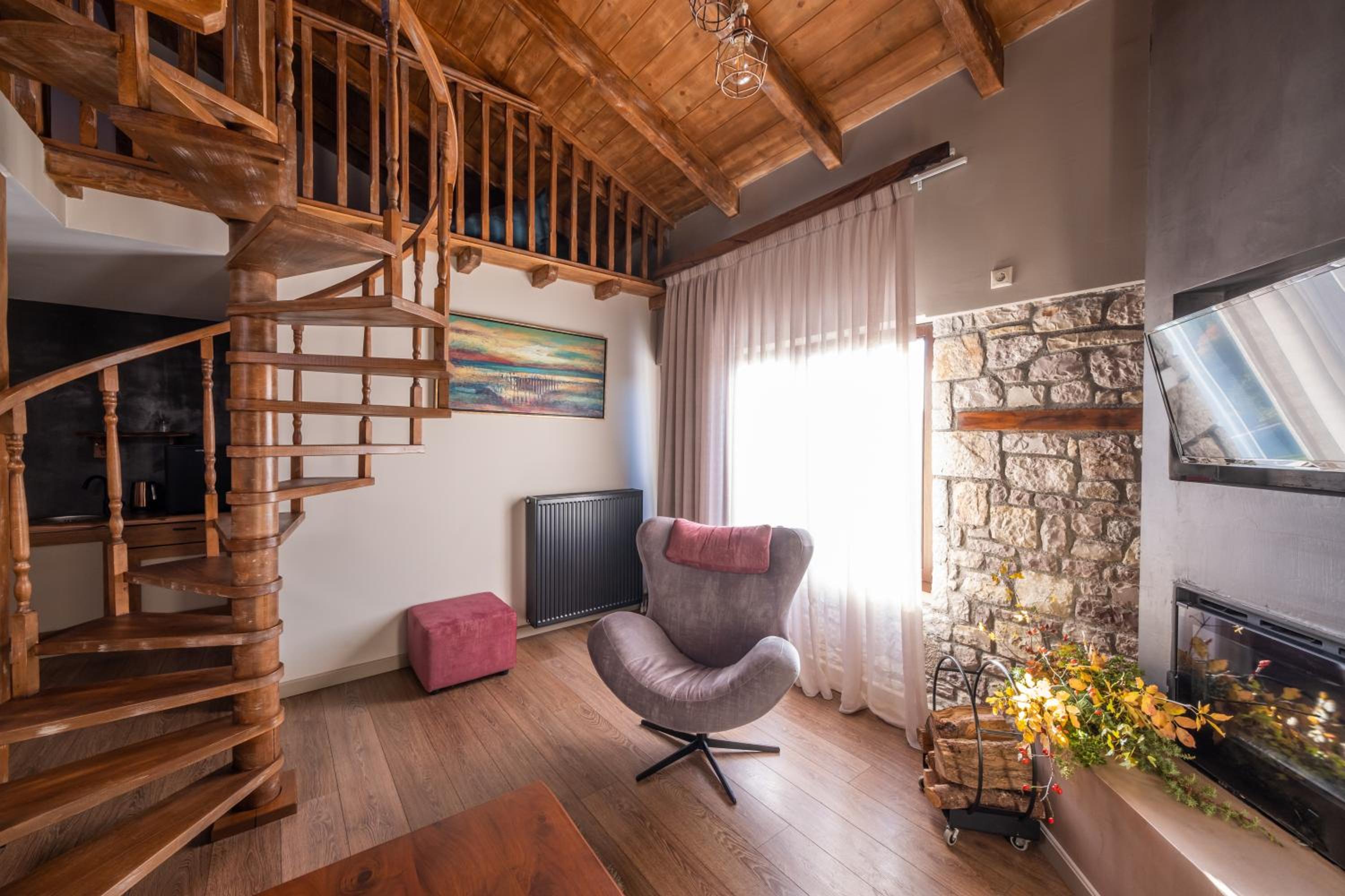 Superior King Suite photo 2