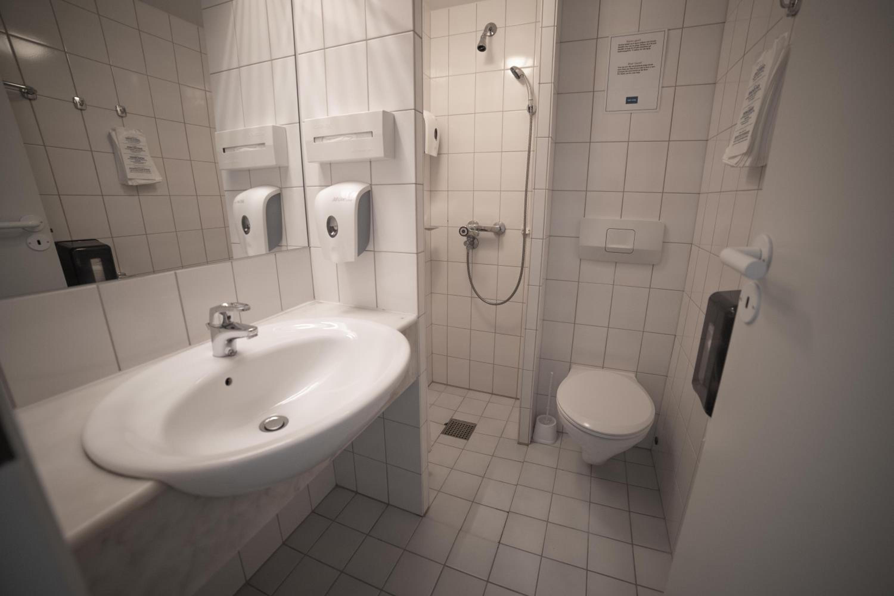Double or Twin Room - Photo 2