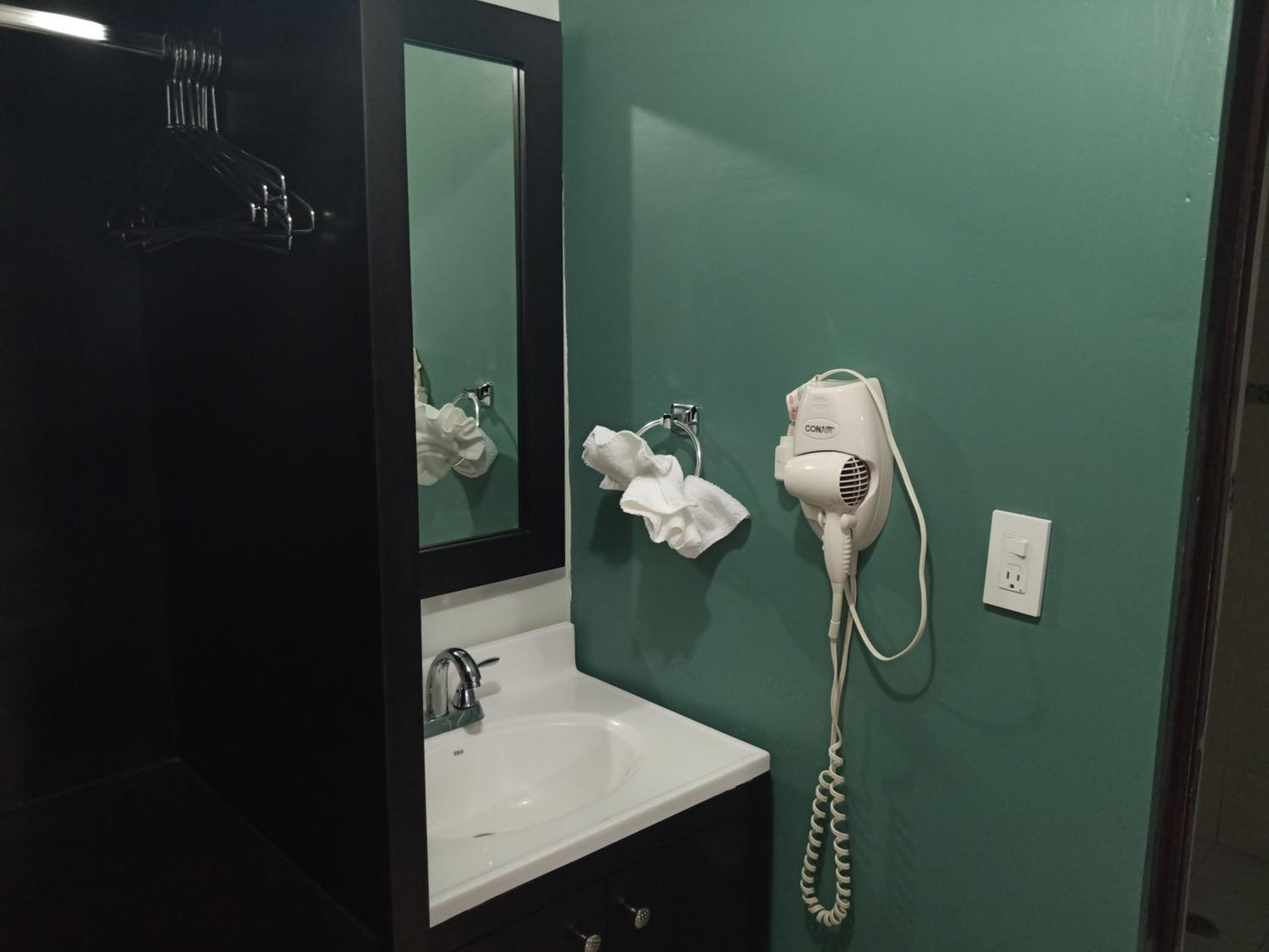 Standard Queen Room photo 3