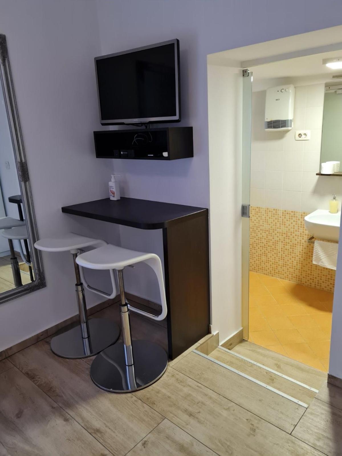 Small Double Room photo 1