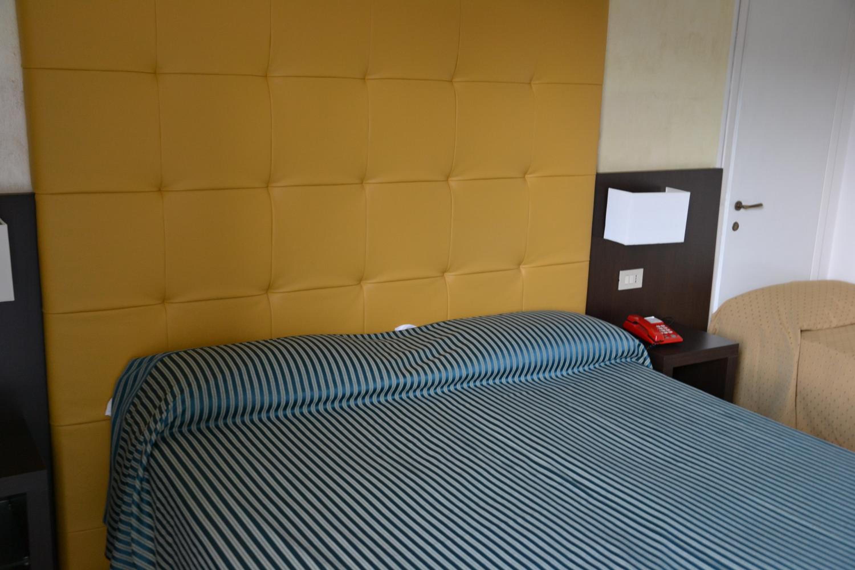 Superior Quadruple Room - Photo 4