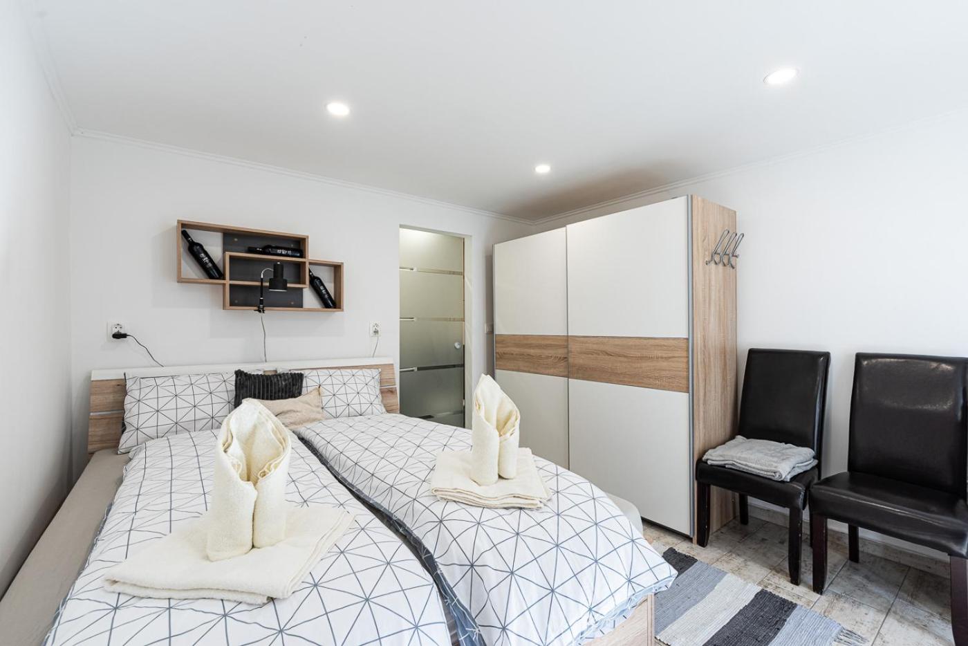 Double Room with Private Bathroom - Photo 1