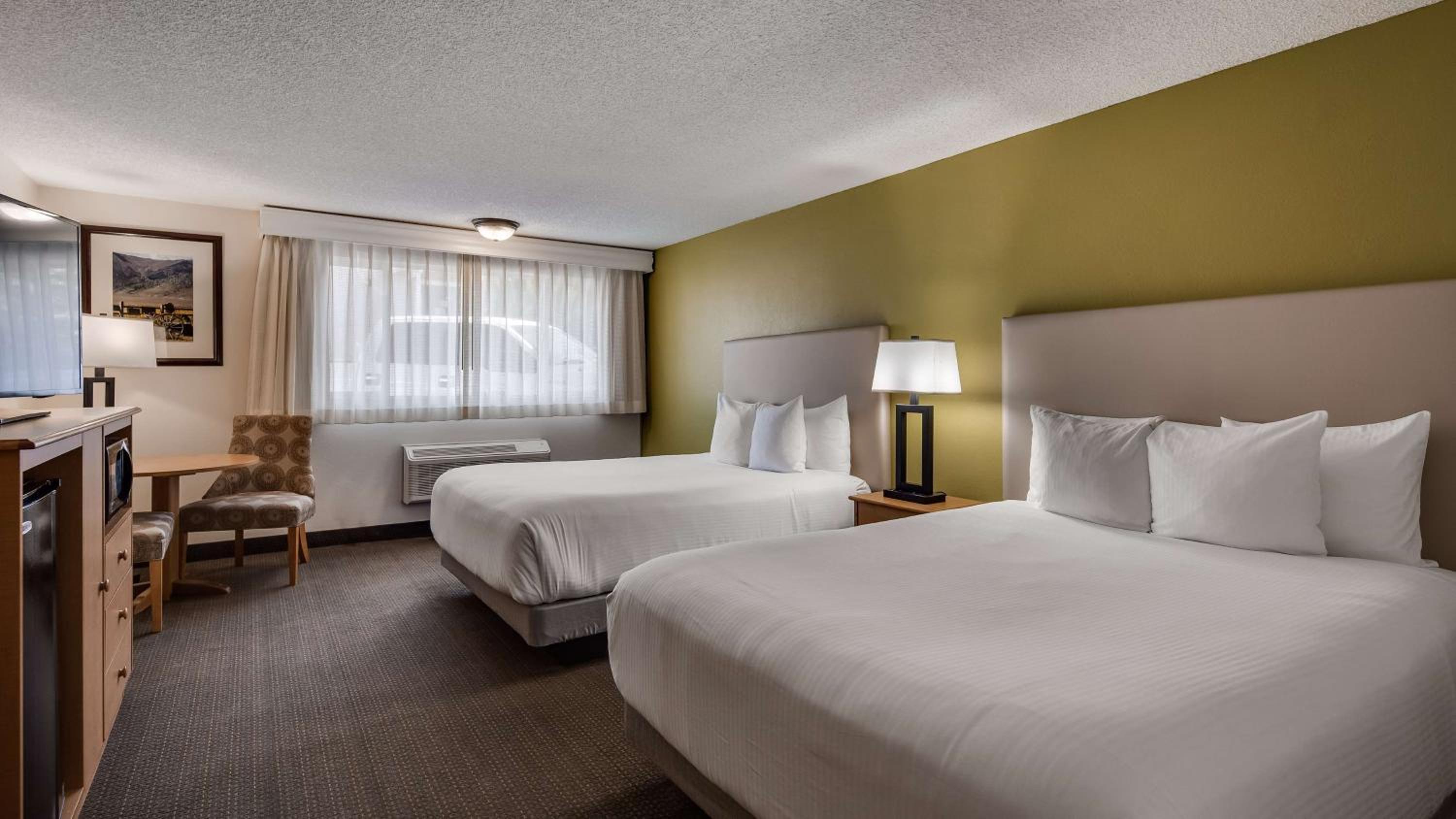 Family Suite with Three Queen Beds - Non-Smoking photo 1