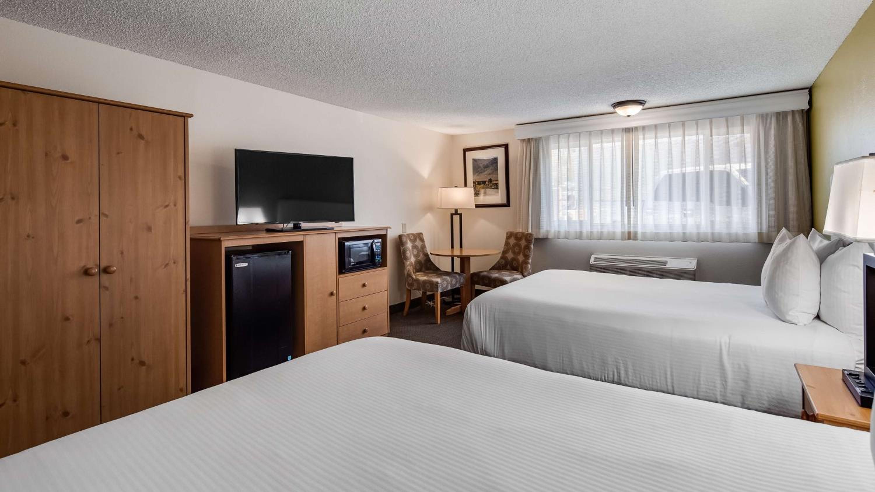 Queen Room with Two Queen Beds and Roll-In Shower - Disability Access/Non-Smoking photo 2