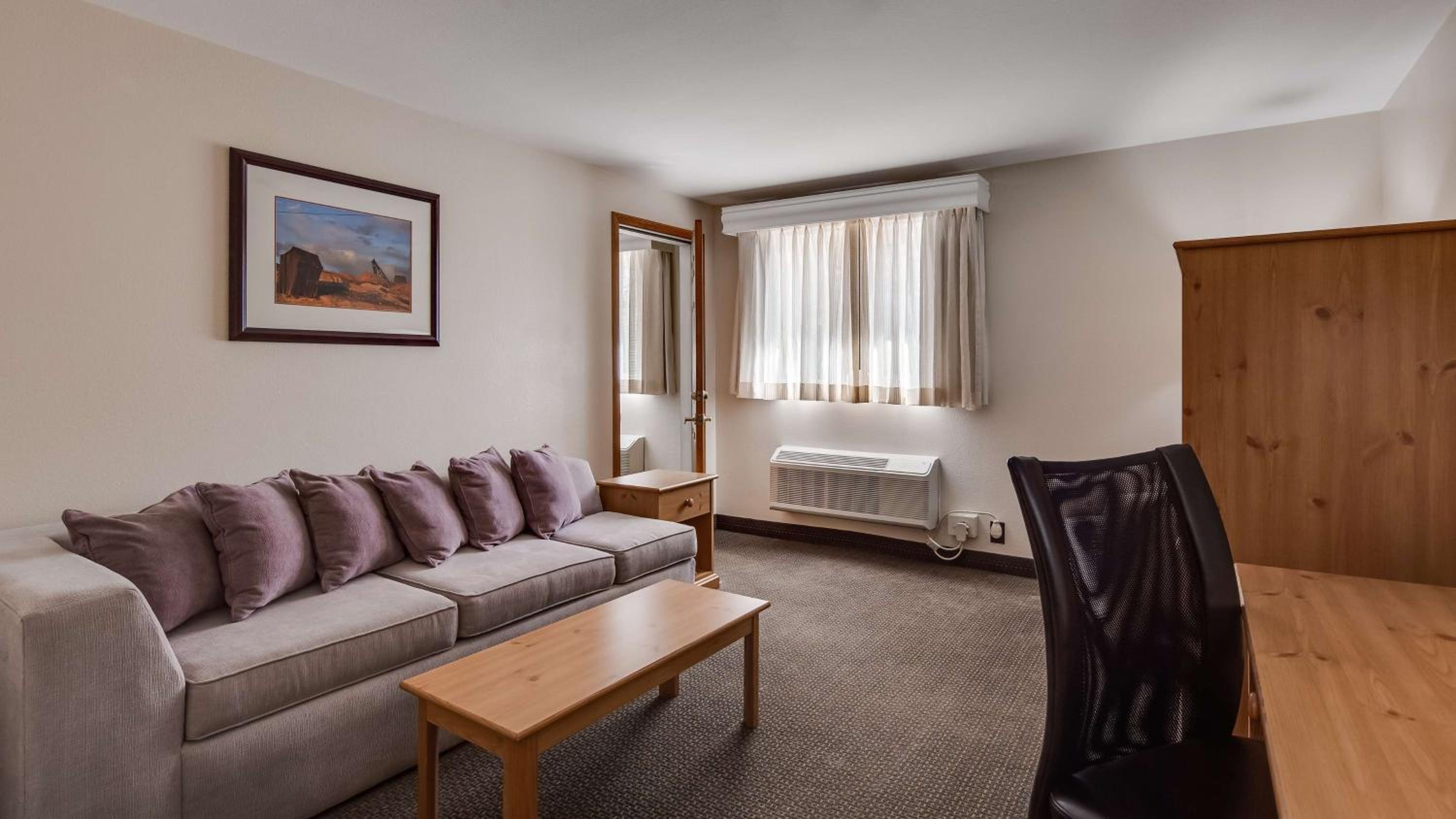 King Suite with Sofa Bed- Non-Smoking  photo 1