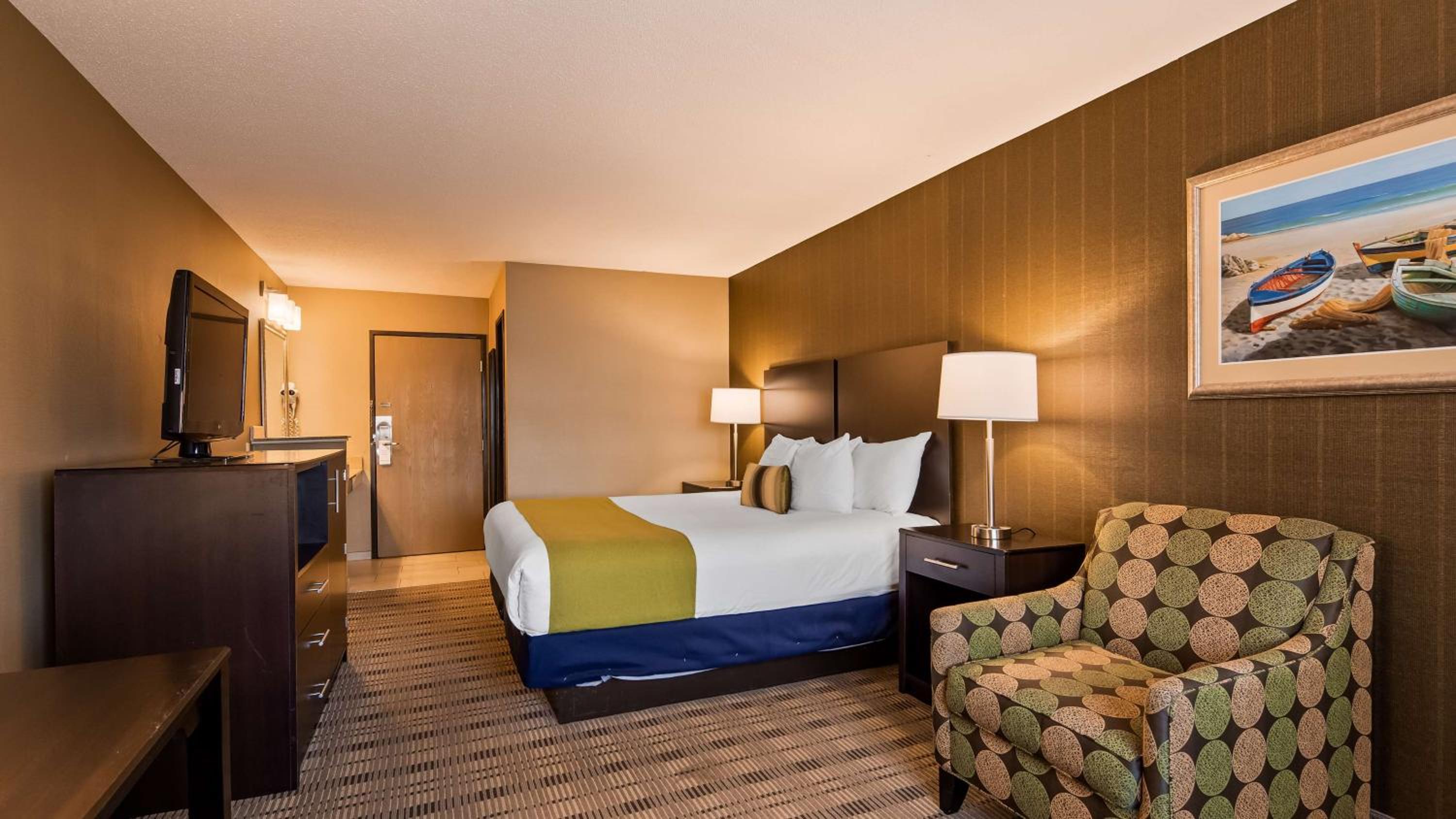 King Suite with Sofa Bed - Non-Smoking - Photo 15