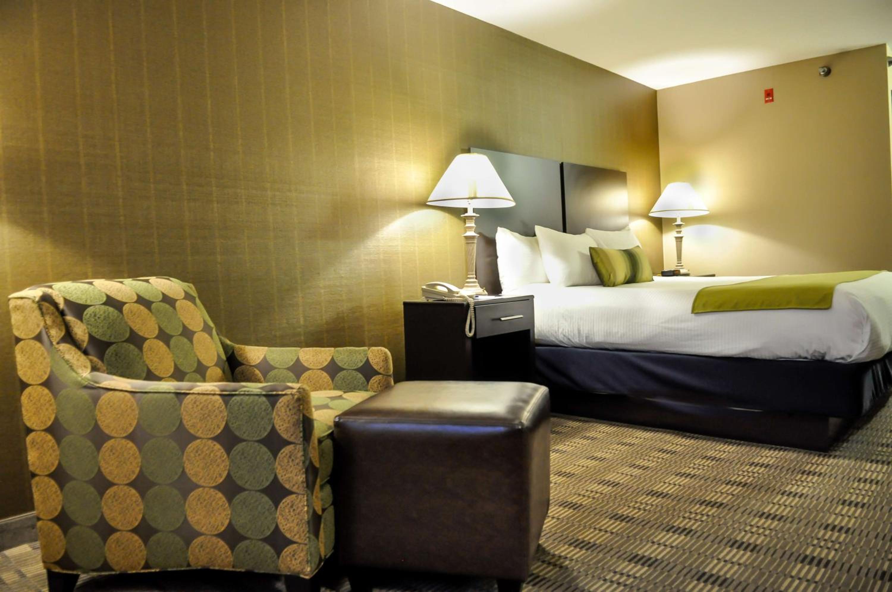 King Room - Non-Smoking - Photo 11