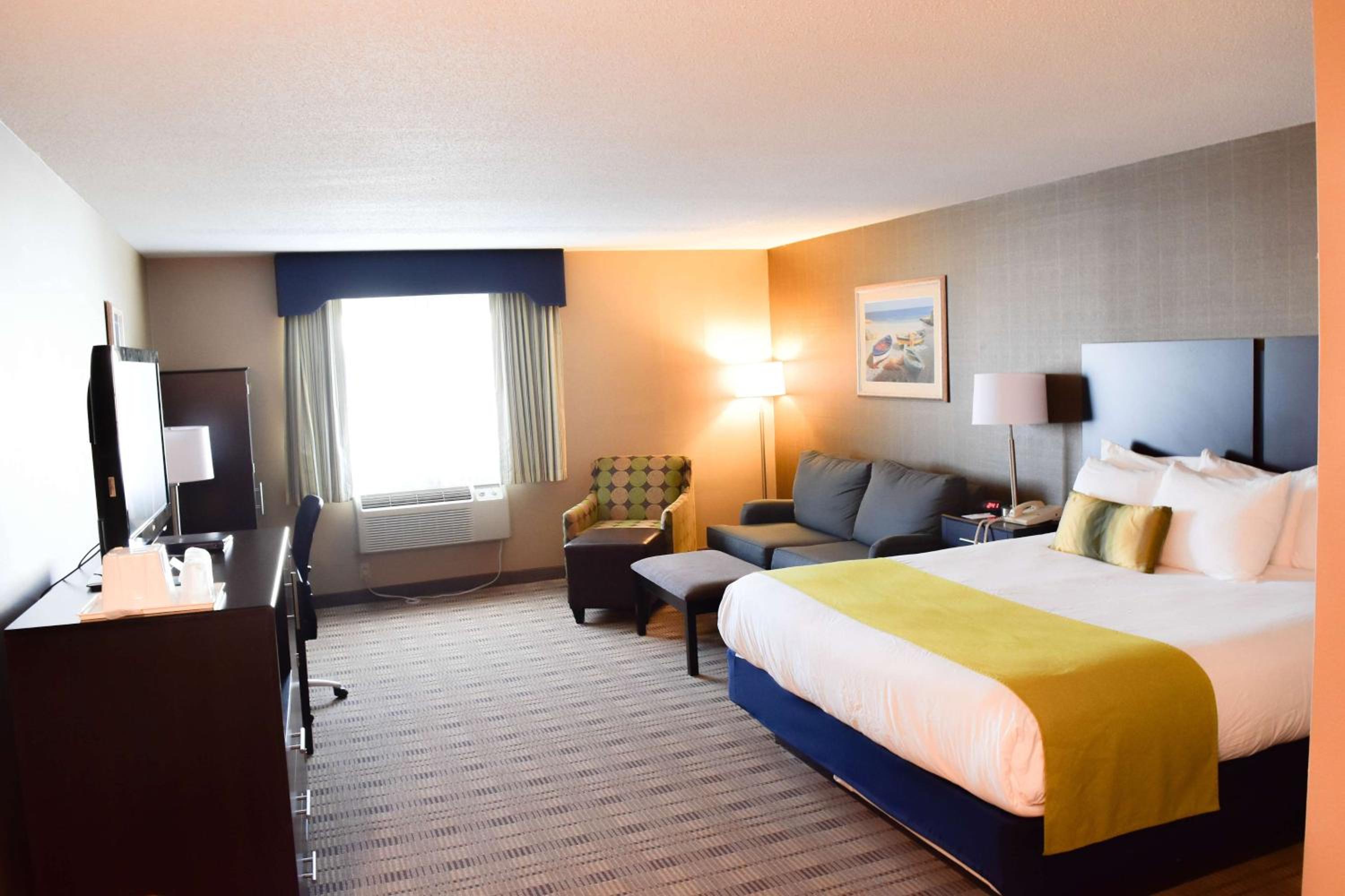 King Suite with Sofa Bed - Non-Smoking - Photo 16