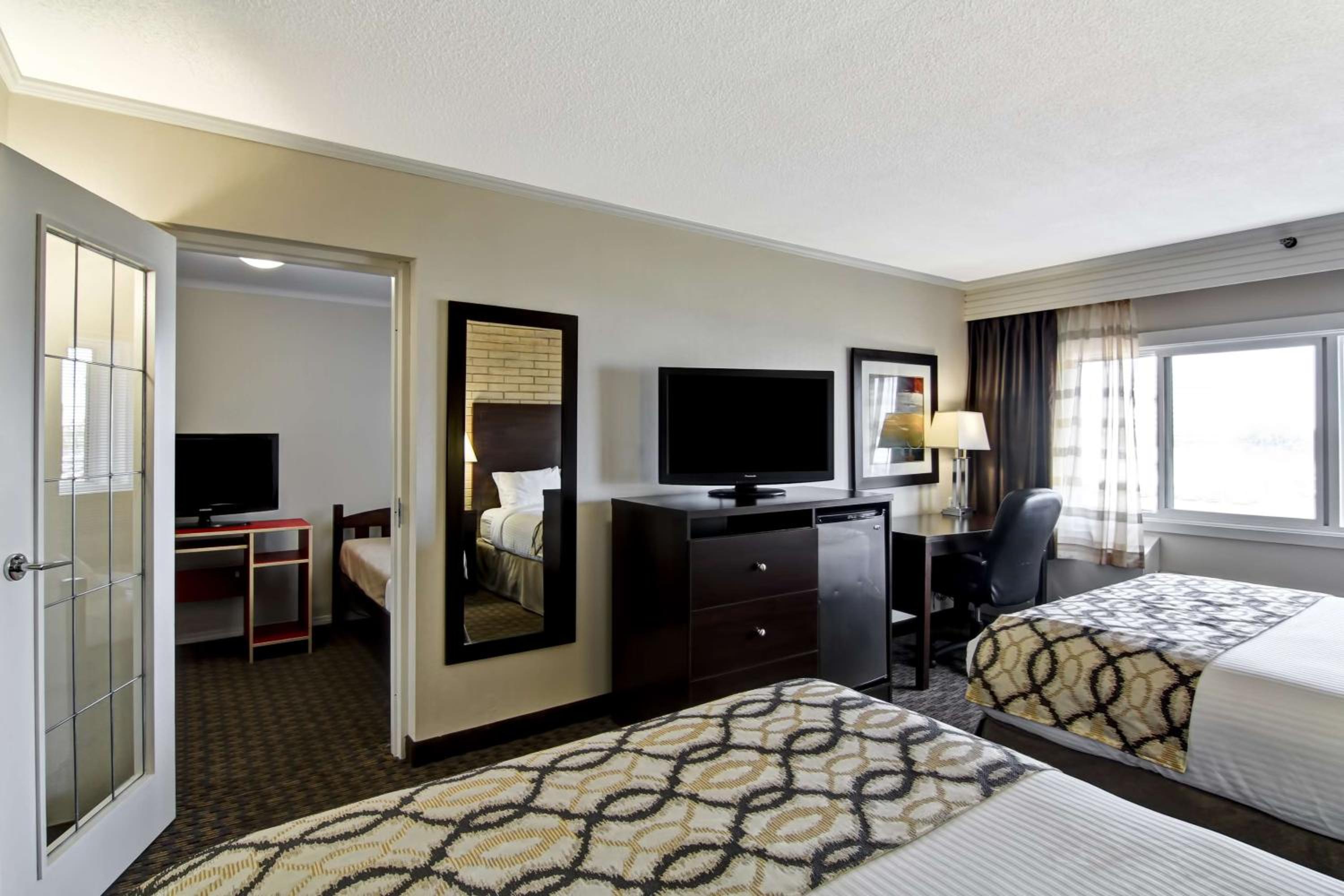 Family Suite - Non-Smoking - Photo 1