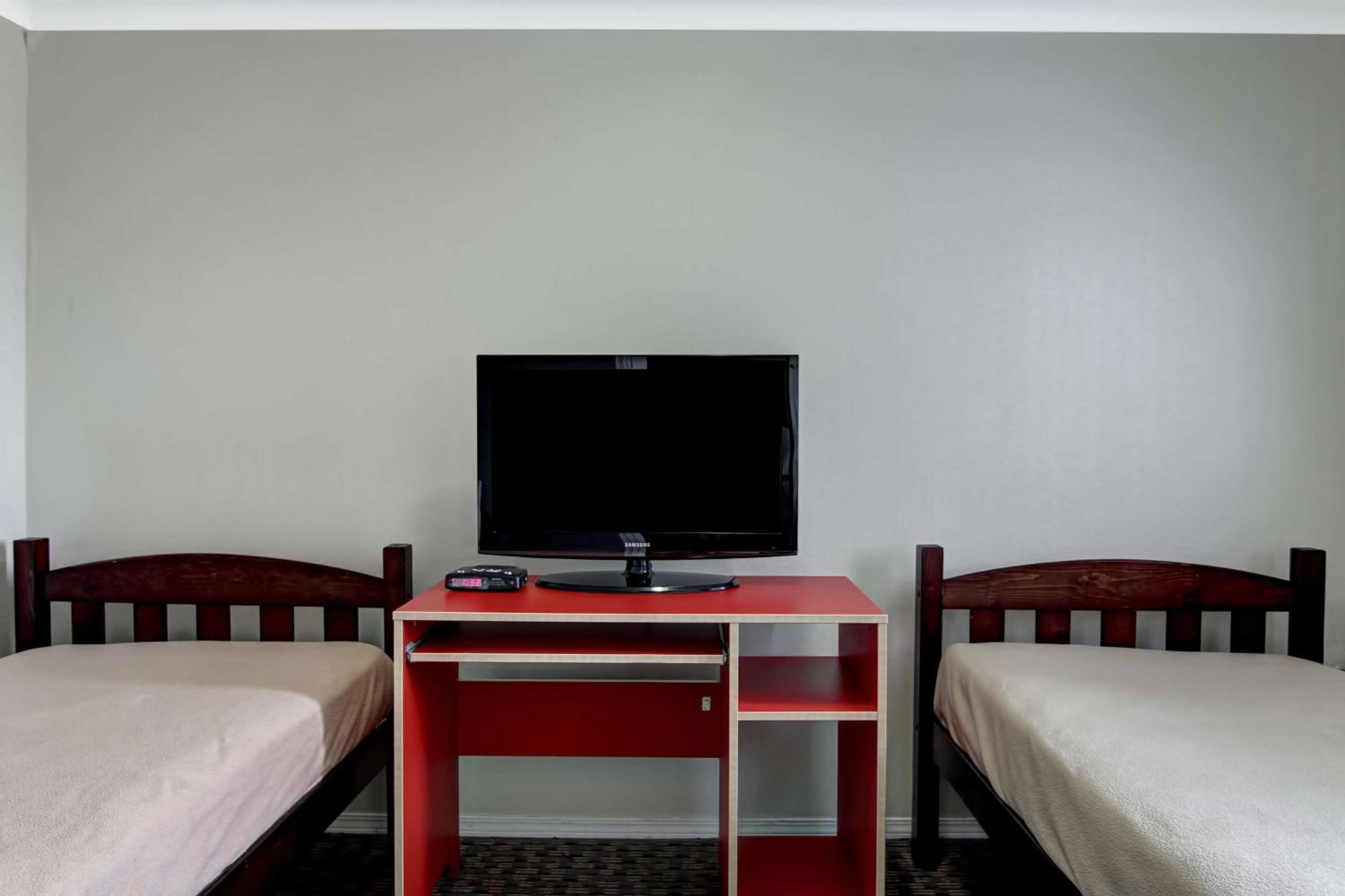 Family Suite - Non-Smoking - Photo 4