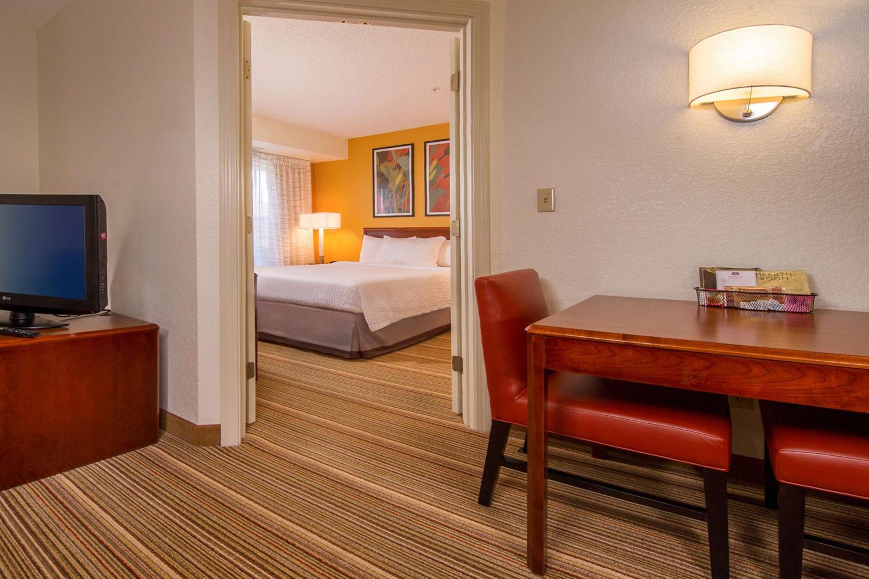 One Bedroom Suite Queen - Photo 1