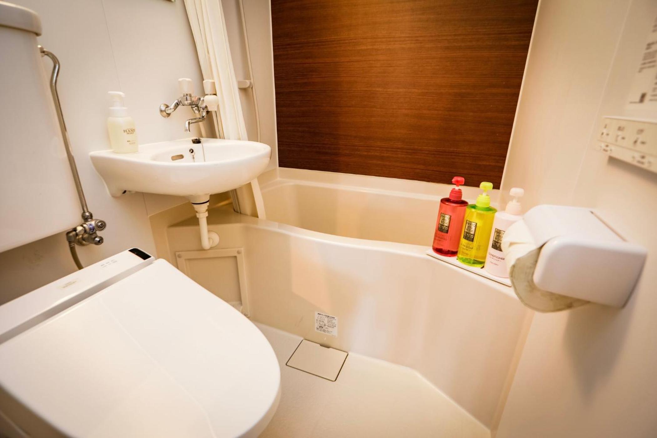 Family Room with Private Bathroom photo 2