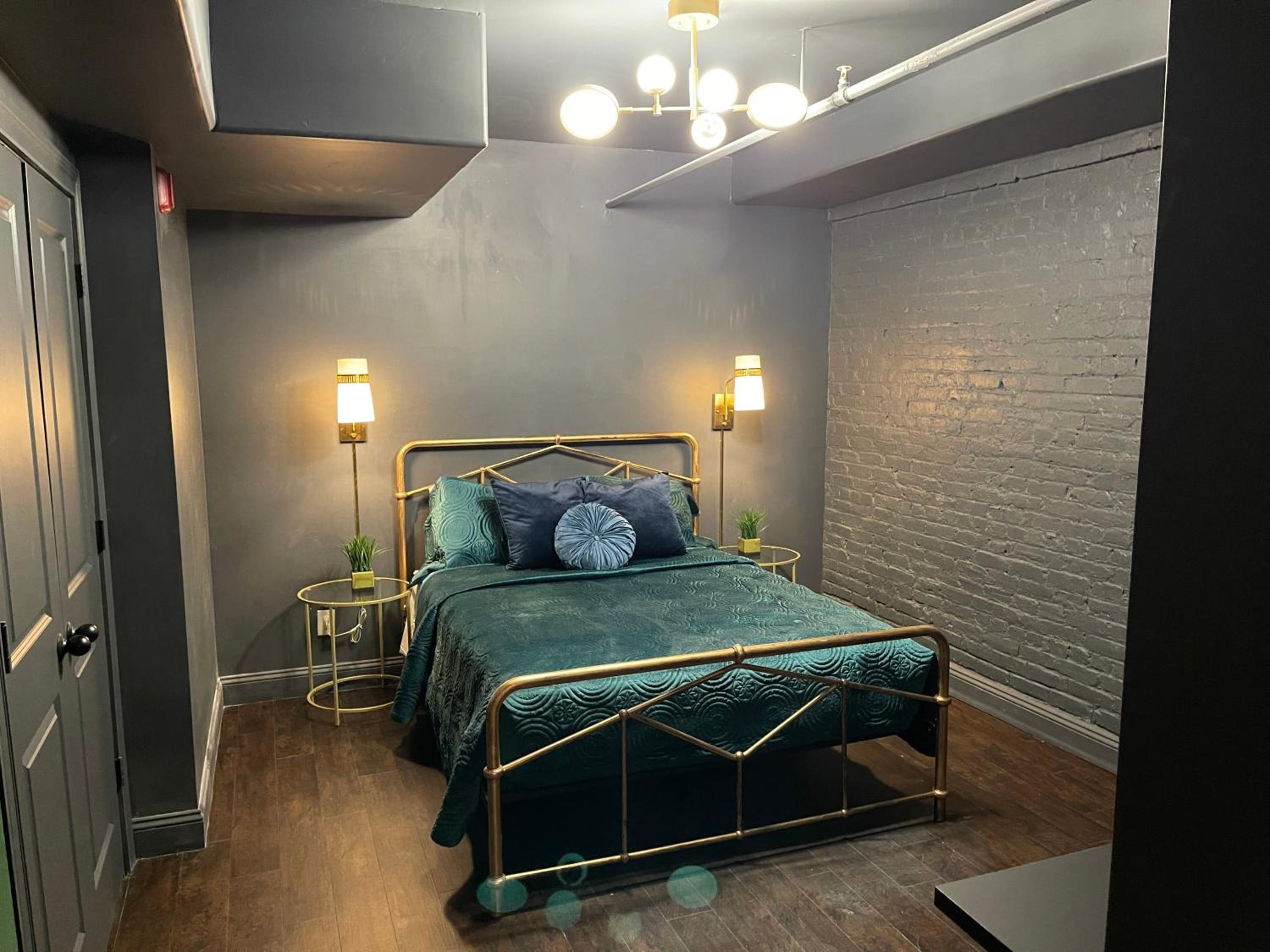 Four-Bedroom House - Photo 5