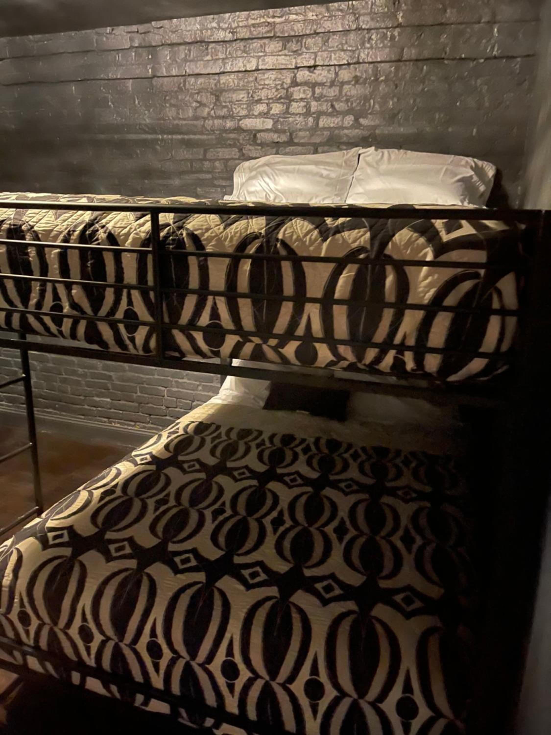 Four-Bedroom House - Photo 2