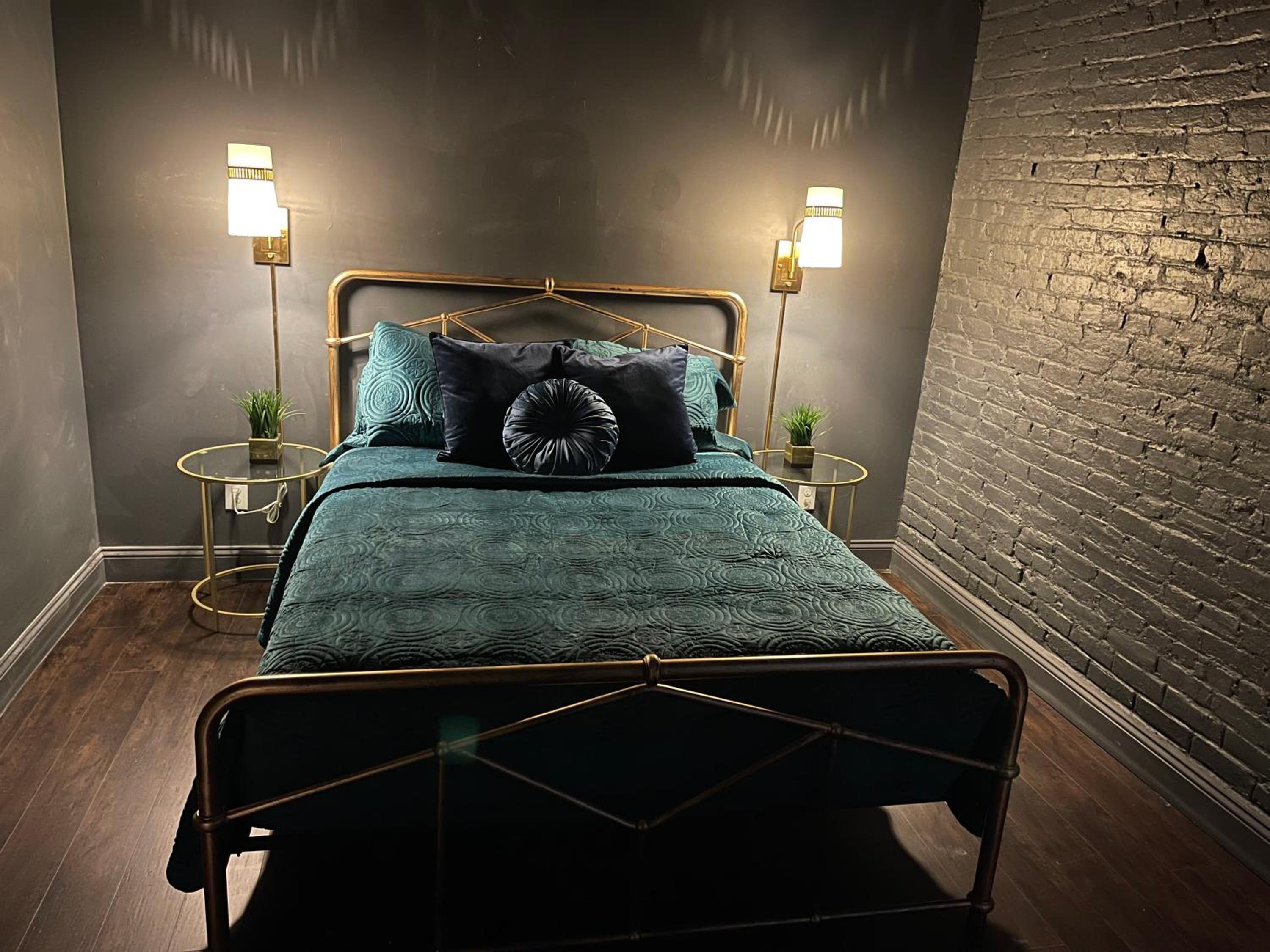 Four-Bedroom House - Photo 26