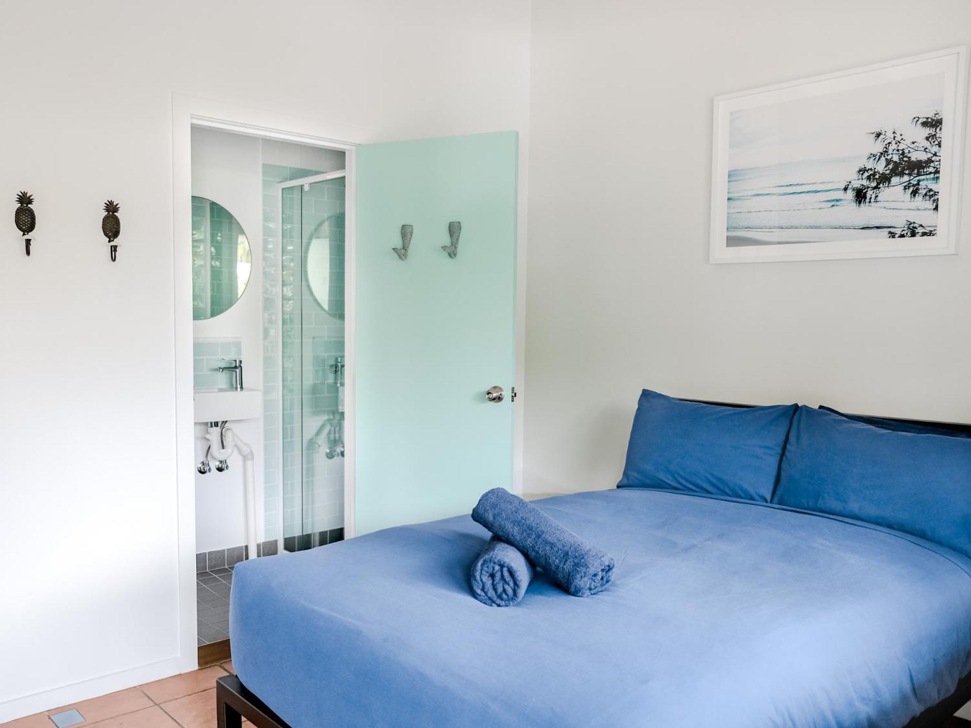 Double Room with Ensuite Bathroom - Photo 1