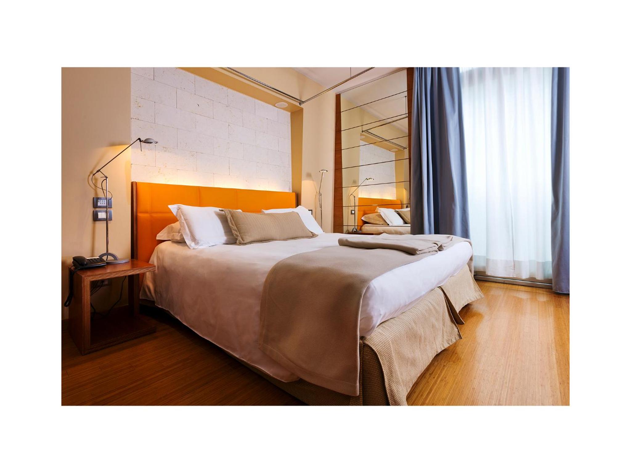 Suite with Terrace - Photo 12