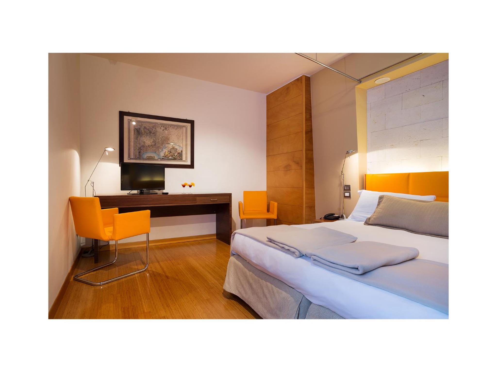 Suite with Terrace - Photo 3