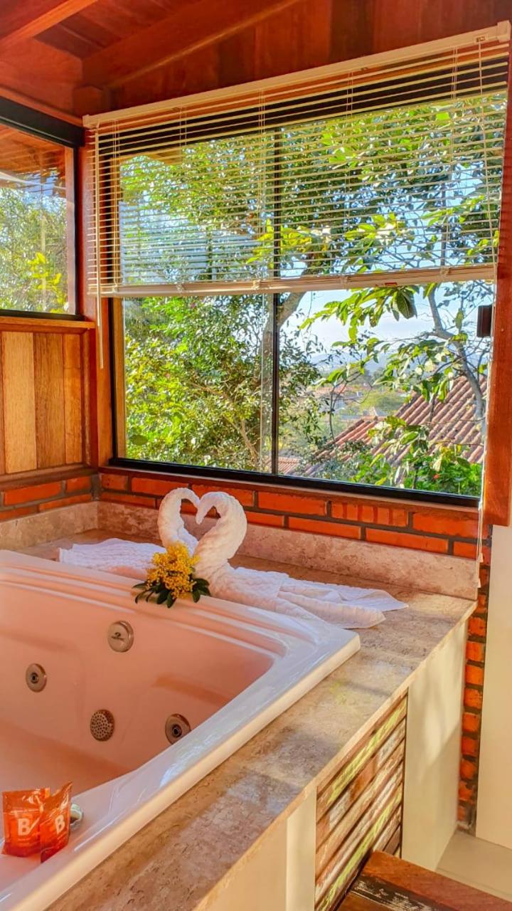 Suite with Hot Tub photo 3