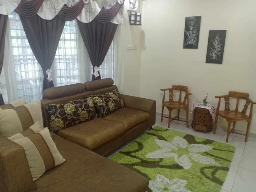 Four-Bedroom House photo 1
