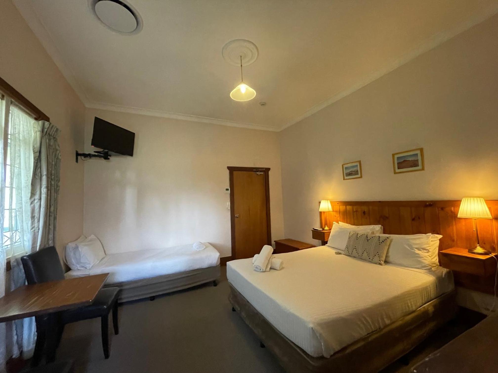 Twin Room - Photo 3