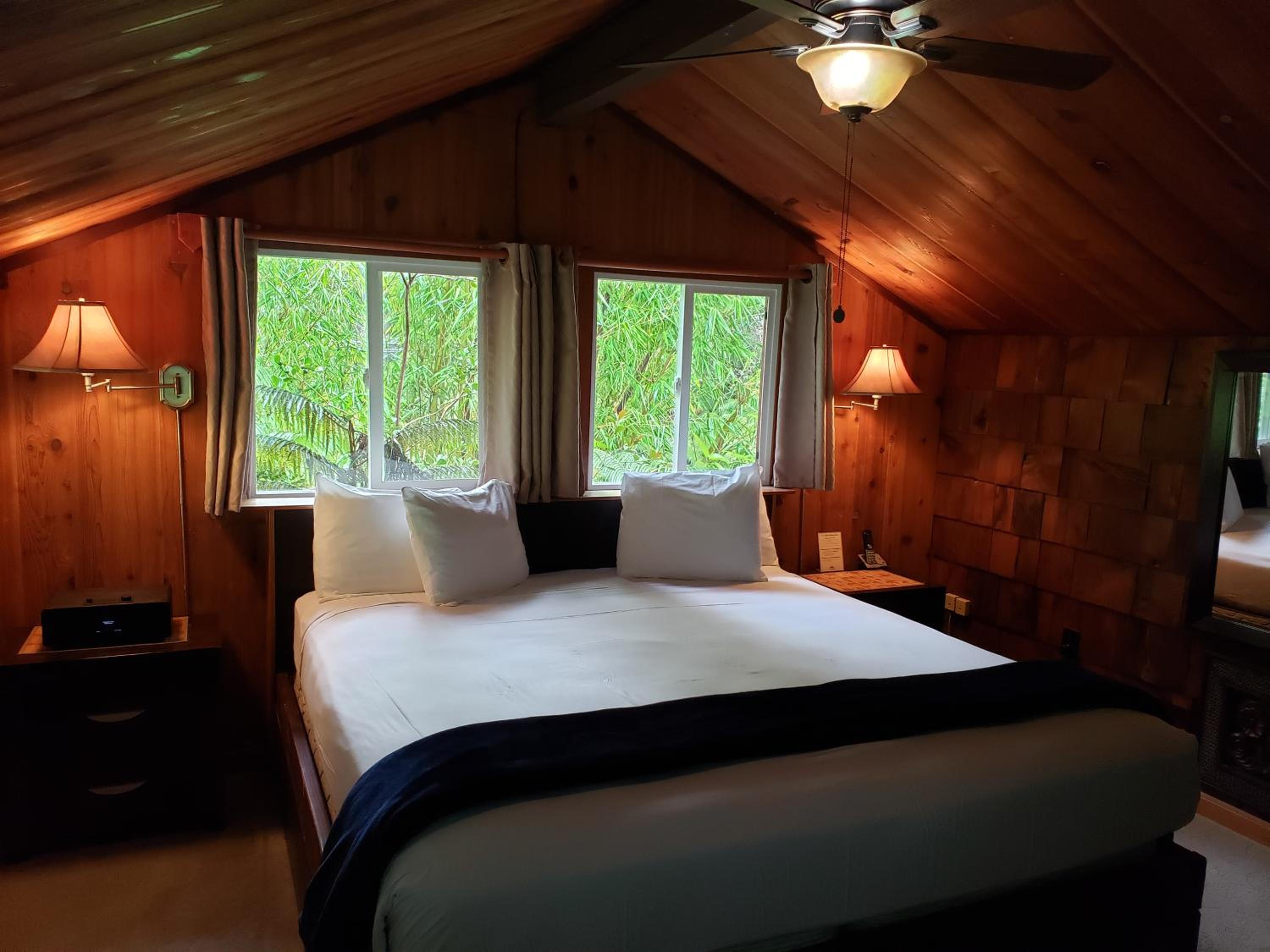Standard Room, 1 Queen Bed (Chalet Kilauea Hotel) - Photo 68