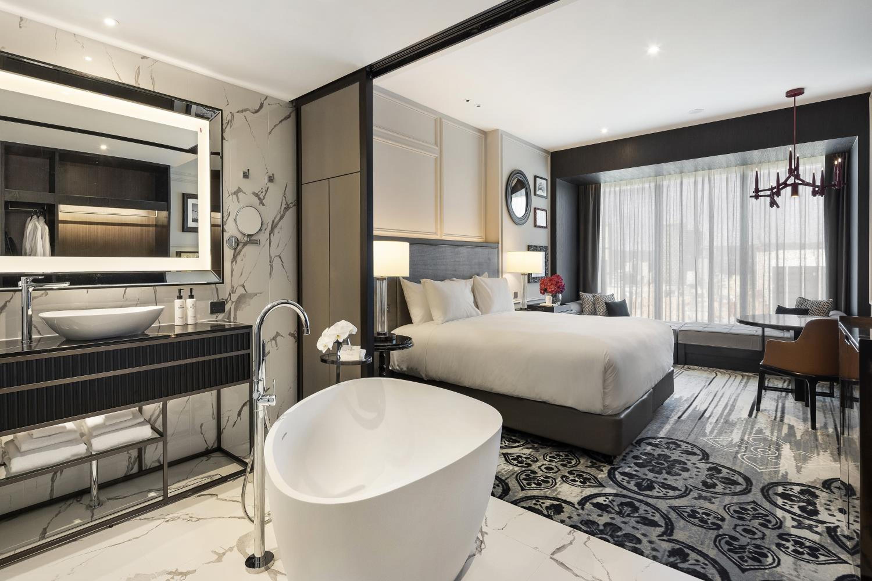 Luxury King Room with City or Hills View - Photo 2