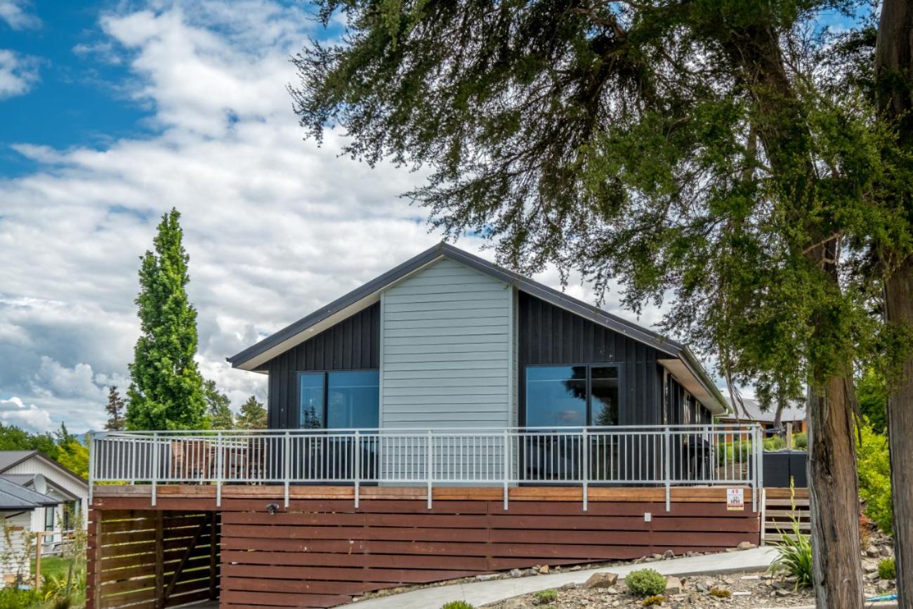 Three-Bedroom House photo 2