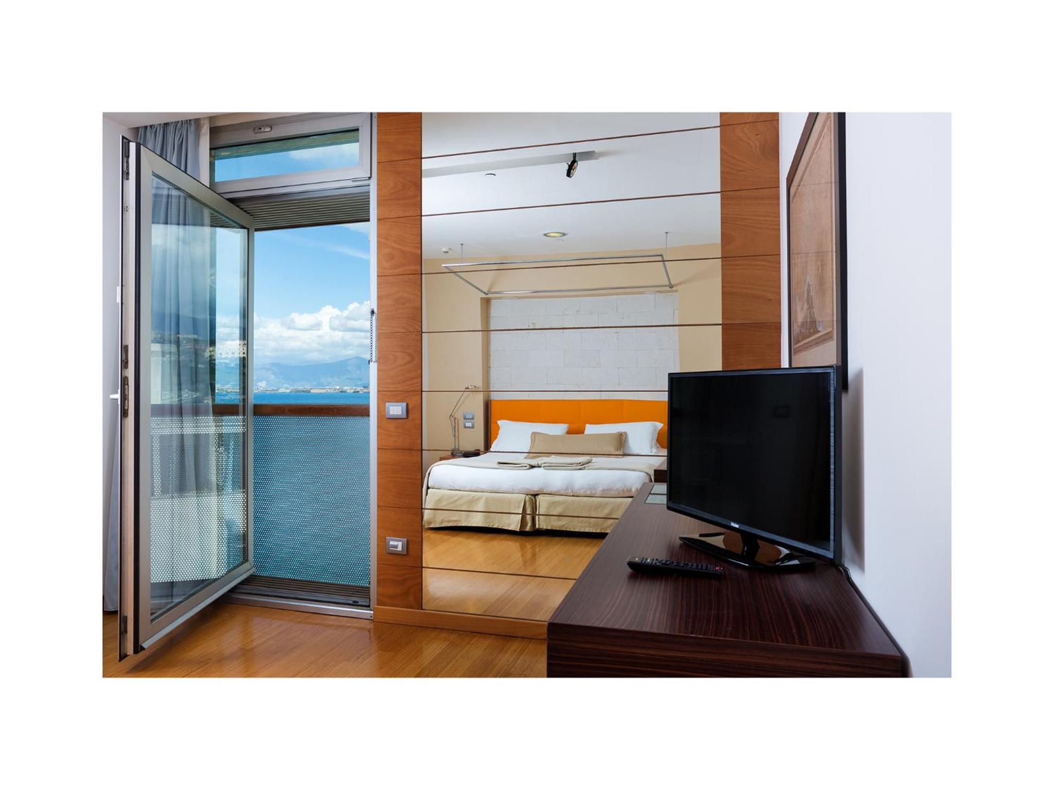 Standard Double or Twin Room with Sea View - Photo 3
